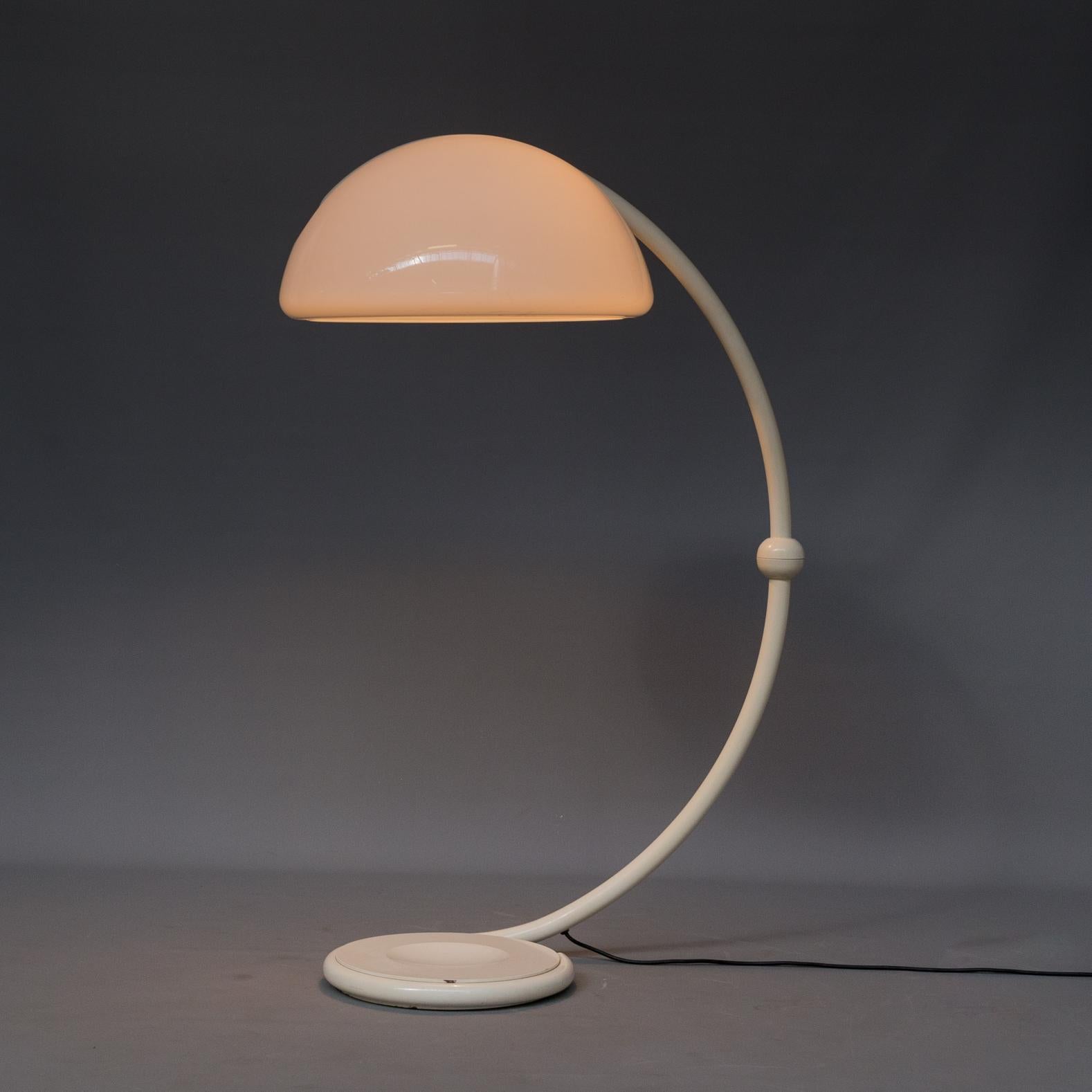 Elio Martinelli “Serpente” floorlamp for Martinelli Luce Italy. The top half of this lamp pivots 360 degrees creating a different look each time. The floorlamp is that flexible in the upper half that its design shows very different design looks and