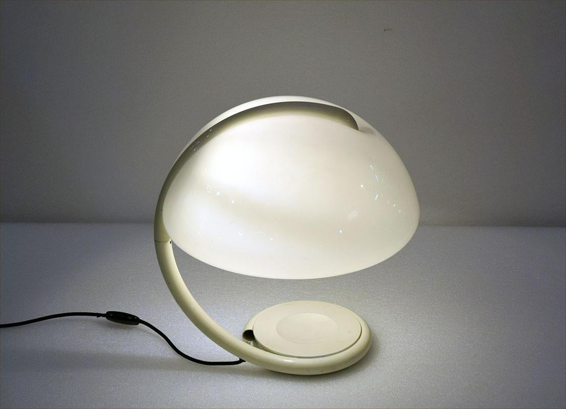 Elio Martinelli Serpente table lamp from the 1960s In Excellent Condition For Sale In Parma, IT