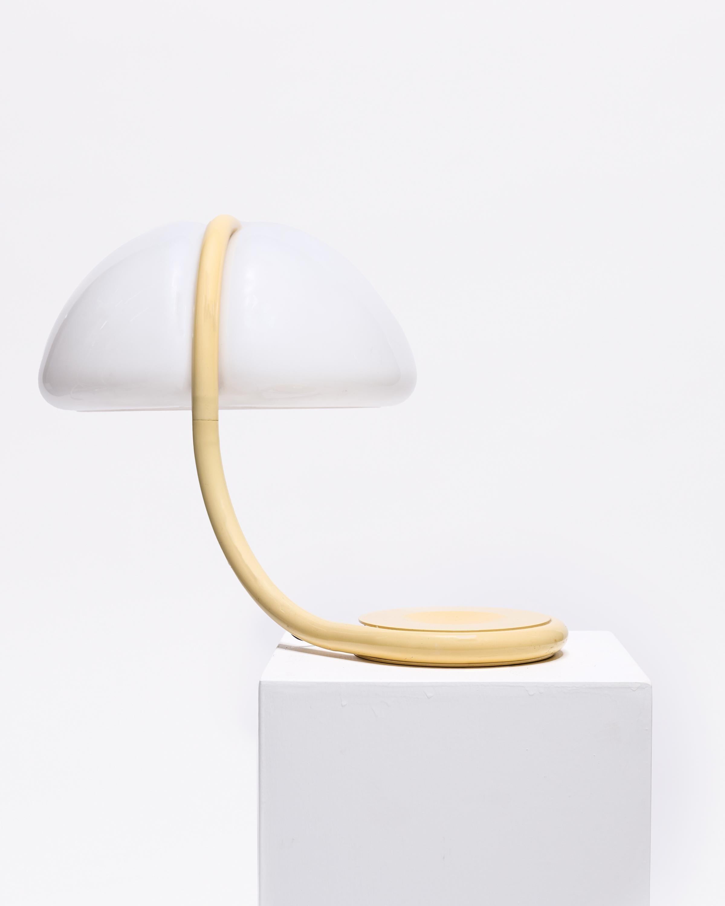 Elio Martinelli, Lampada da tavolo 'Serpente', Martinelli Luce, Italia, 1965 In condizioni buone in vendita a New York, NY