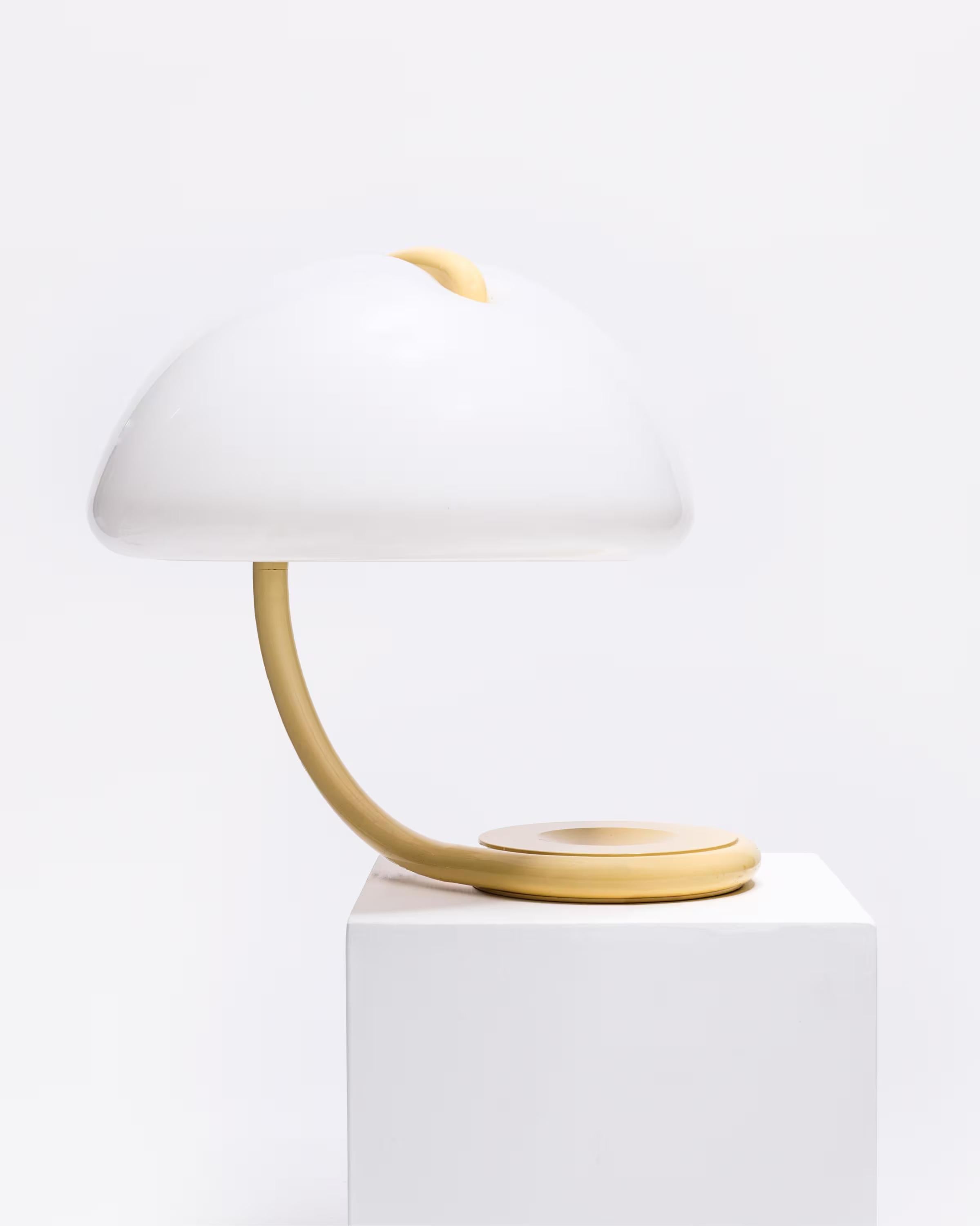 Metallo Elio Martinelli, Lampada da tavolo 'Serpente', Martinelli Luce, Italia, 1965 in vendita