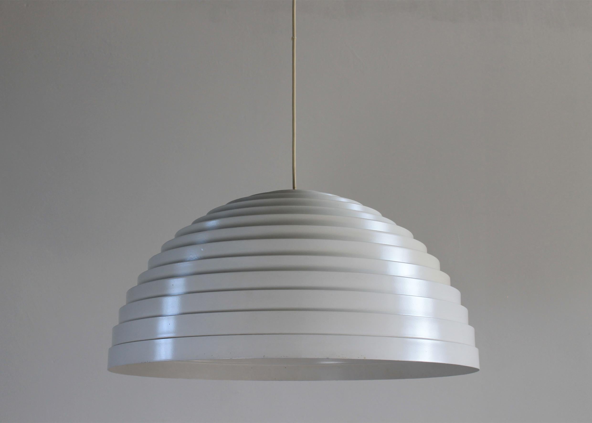 Post-Modern  Elio Martinelli Step Chandelier in White Lacquered Metal by Martinelli Luce 70s For Sale