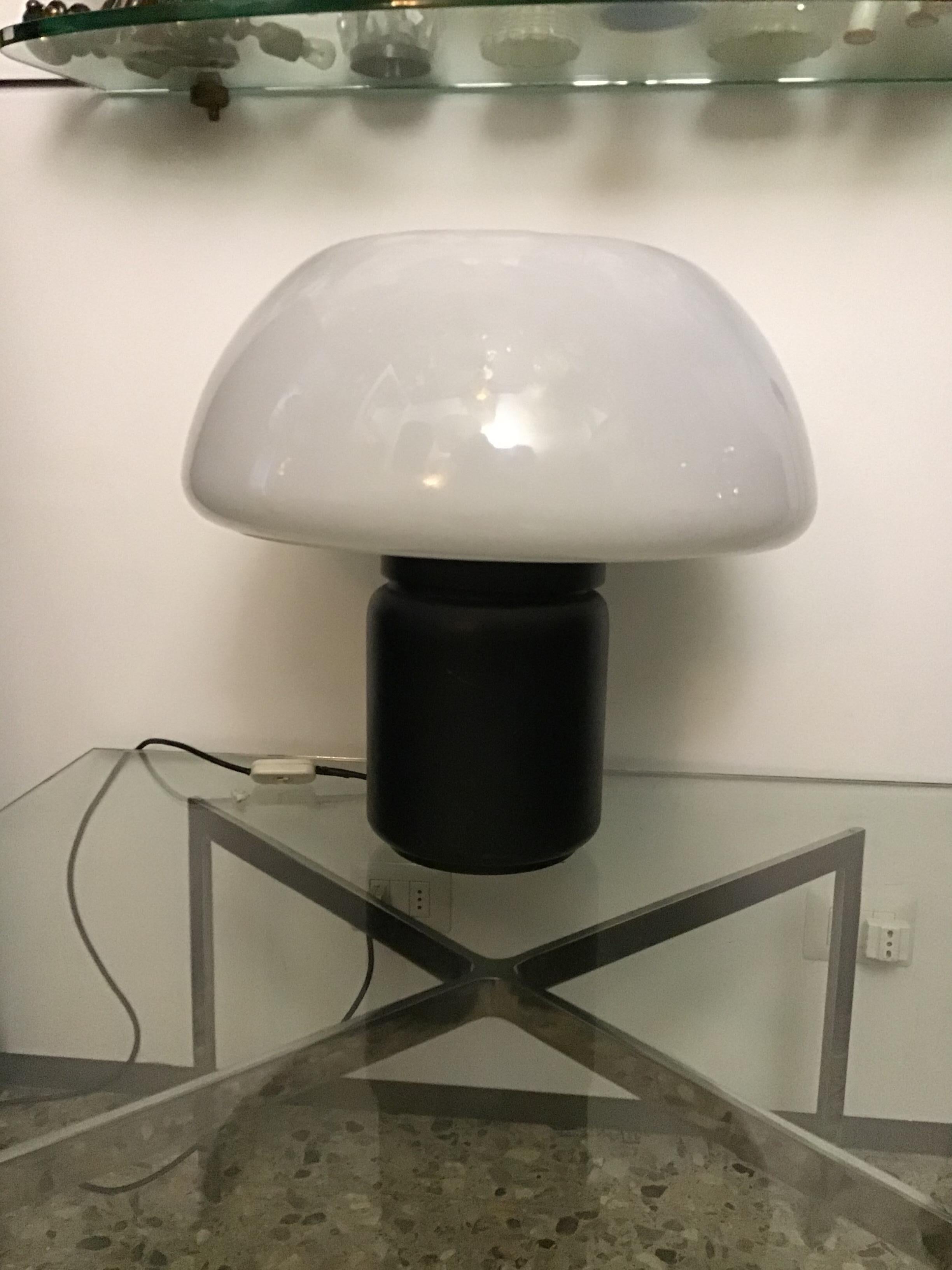 Elio Martinelli Table Lamp Brass Plexiglass, 1970 In Excellent Condition For Sale In Milano, IT