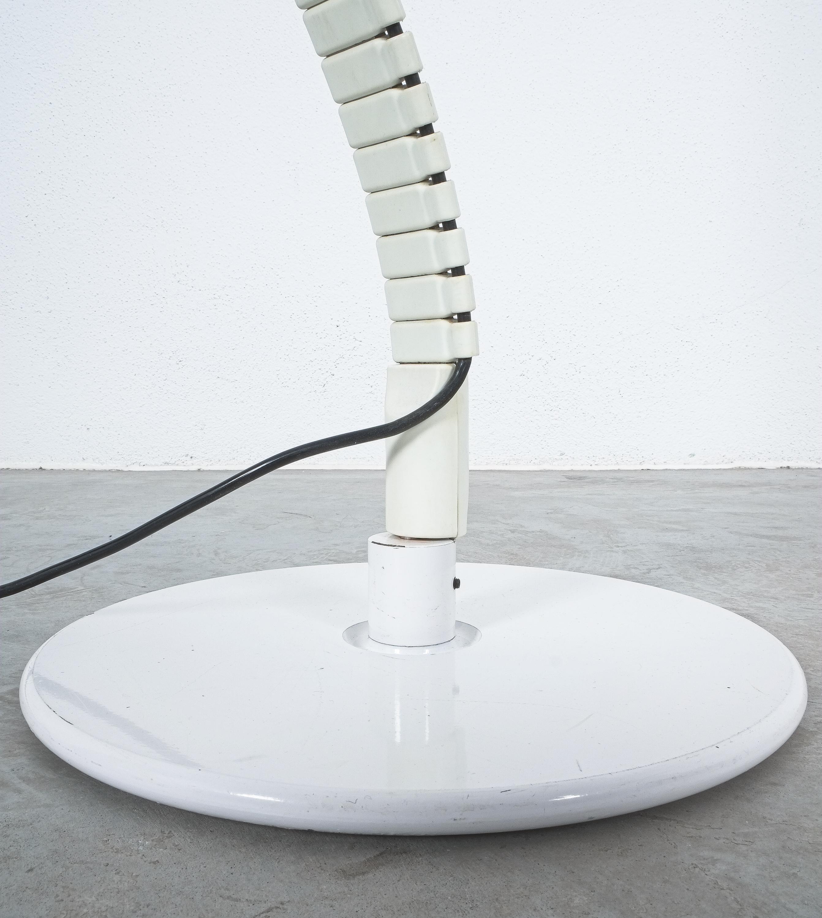 Mid-Century Modern Elio Martinelli White Metal Floor Lamp Elio Martinelli, Italy, 1970