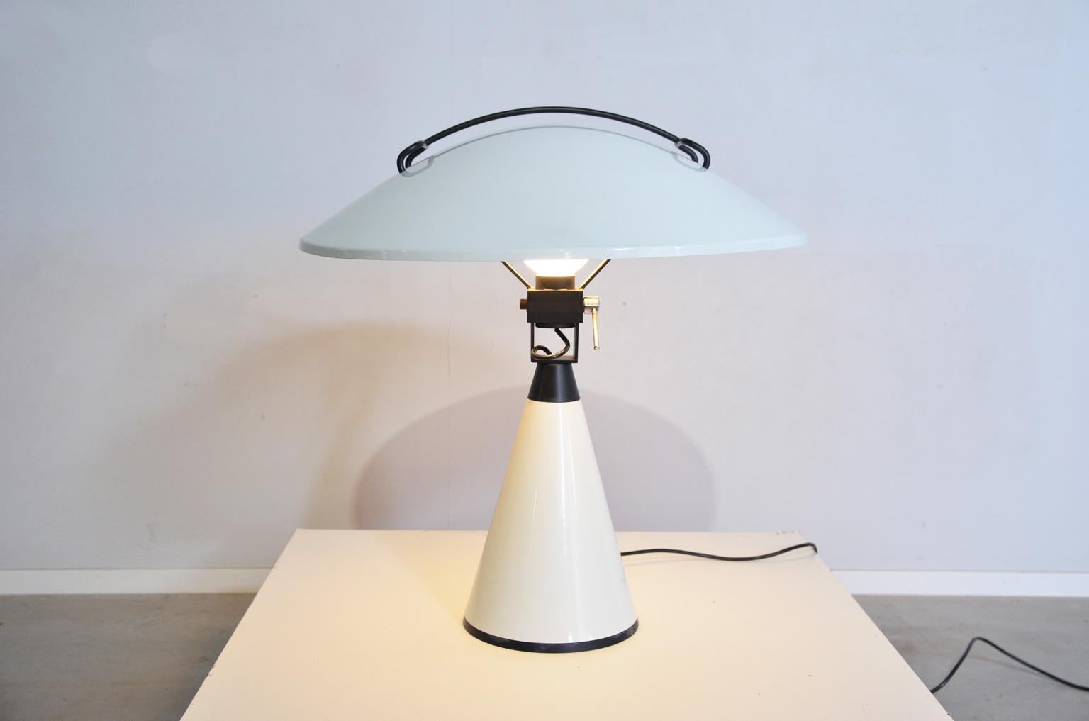 Remarkable desk lamp that refers to a gigantic radar dish. The white lacquered metal shade is adjustable and can easily be placed in any desired position between the horizontal and vertical axes. Lamp comes with a E27 bulb.