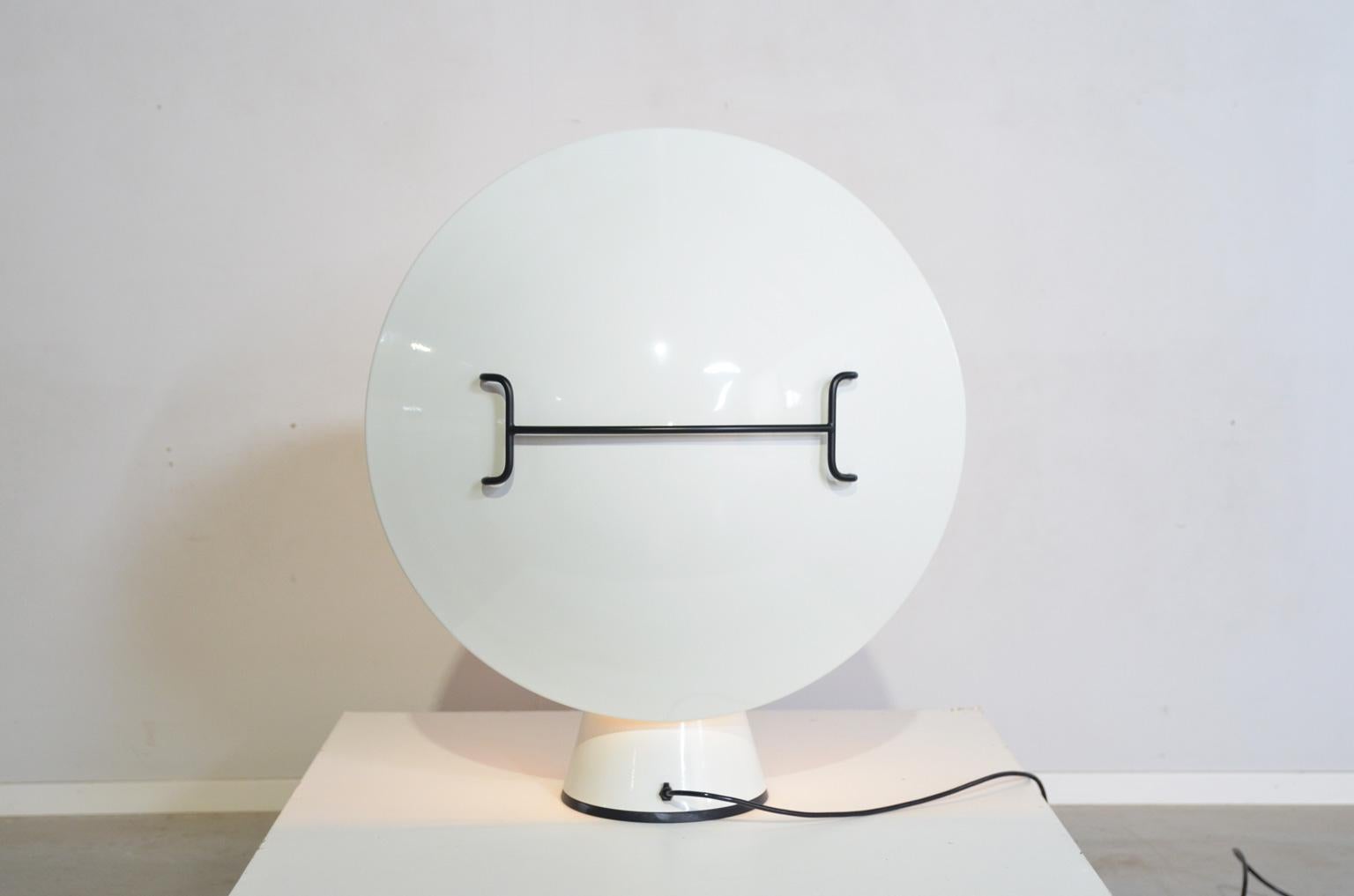 Lacquered Elio Martinelli White Radar Table Lamp for Martinelli Luce, Italy