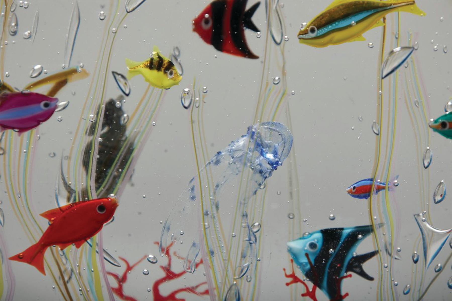 Elio Raffaelli (Italiener, geb. 1936)
Großes Murano Glas Aquarium
Geblasenes Glas
Unterzeichnet an der Basis
14 x 16 x 7 Zoll

Elios wurde am 14. Oktober 1936 in Venedig als Sohn einer auf Murano lebenden Familie geboren und besuchte die Schule auf
