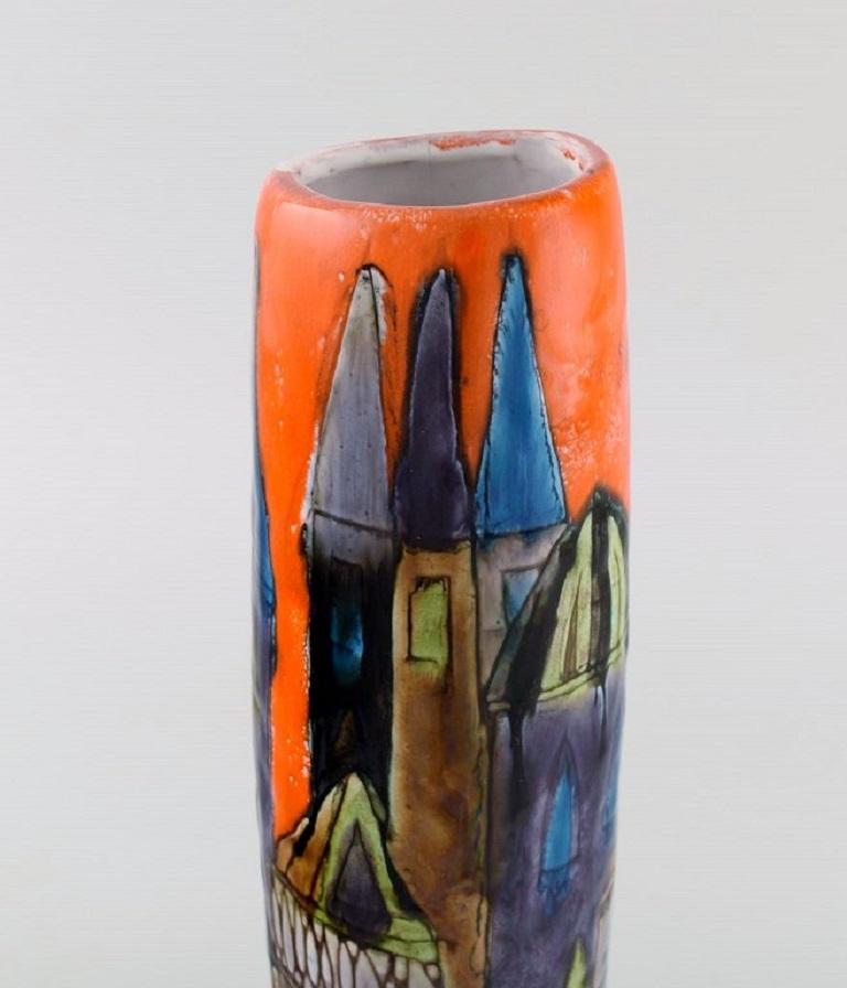 italien Vase unique en céramique émaillée à motif de ville d'Elio Schiavon, Italie en vente