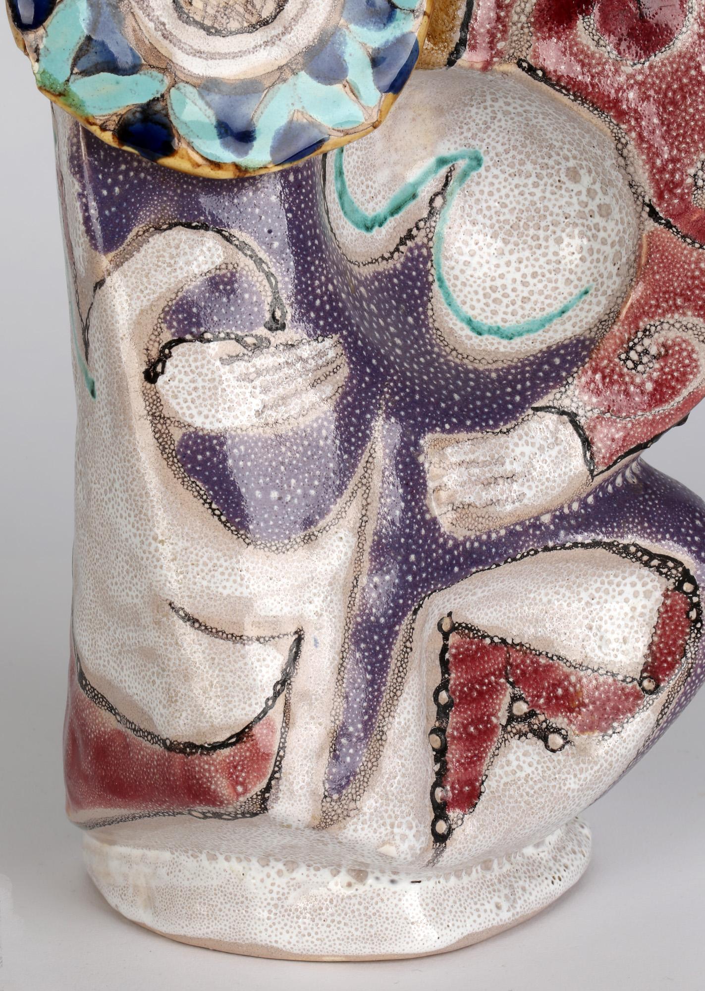 Vase sculptural italien figuratif en poterie « Guerriero » d'Elio Schiavon en vente 10