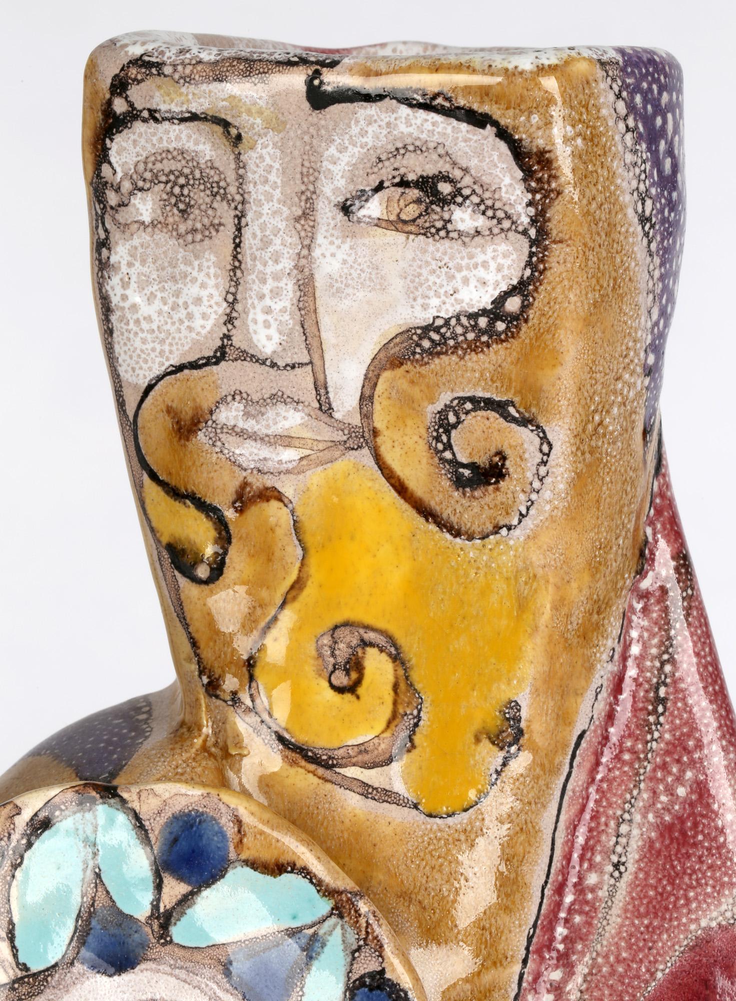 Vase sculptural italien figuratif en poterie « Guerriero » d'Elio Schiavon en vente 13