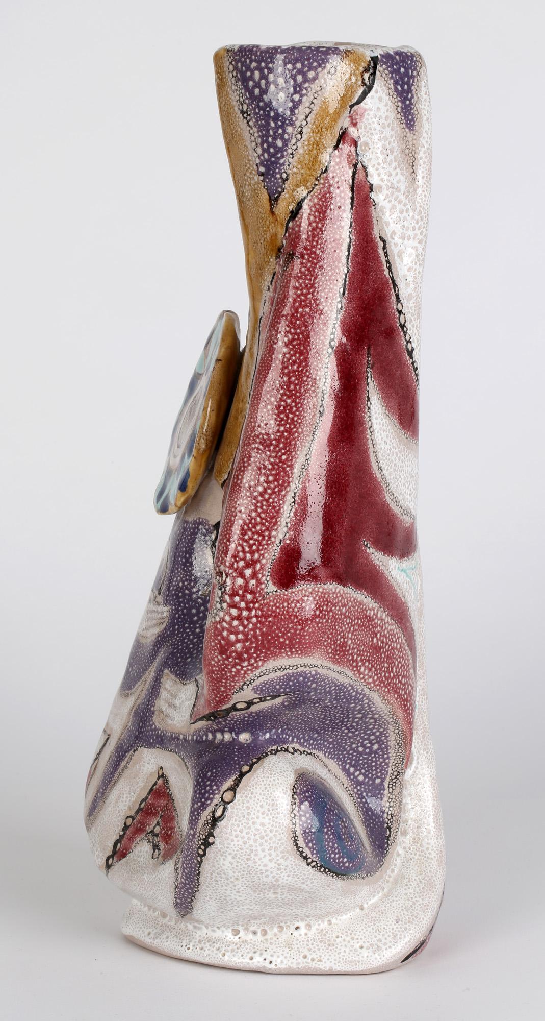 Vase sculptural italien figuratif en poterie « Guerriero » d'Elio Schiavon en vente 2