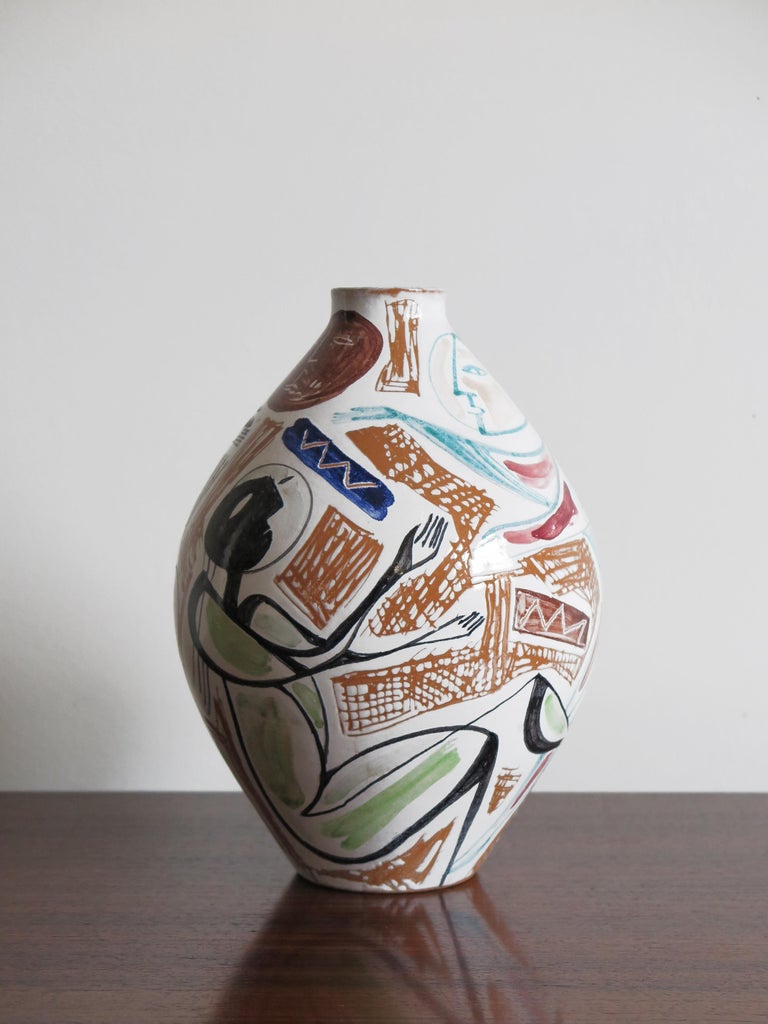 Italian midcentury ceramic vase designed by Elio Schiavon with signature under the base, Padova 1950s.
