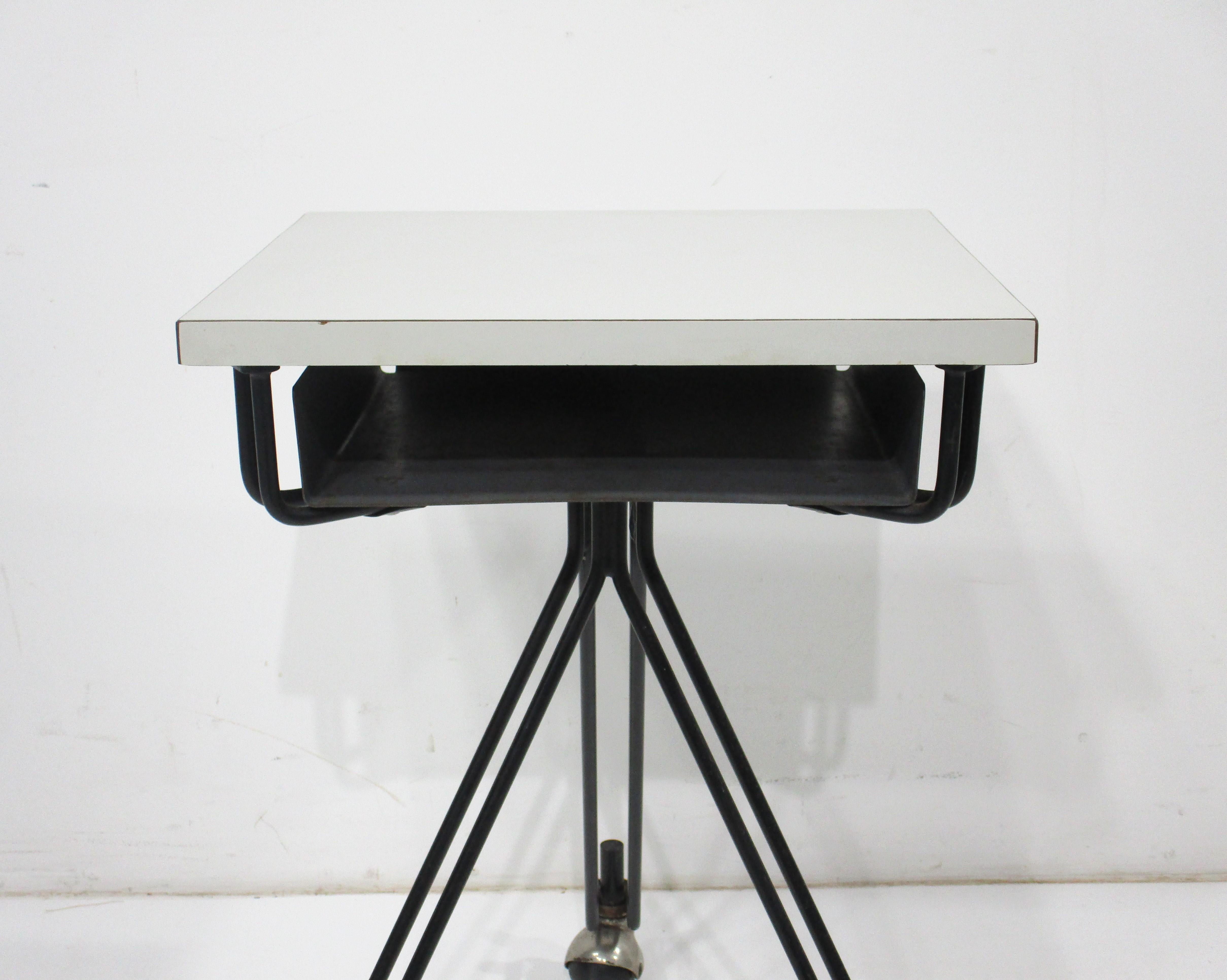 Eliot Noyes Rolling Work / Dictating Table für IBM (20. Jahrhundert) im Angebot