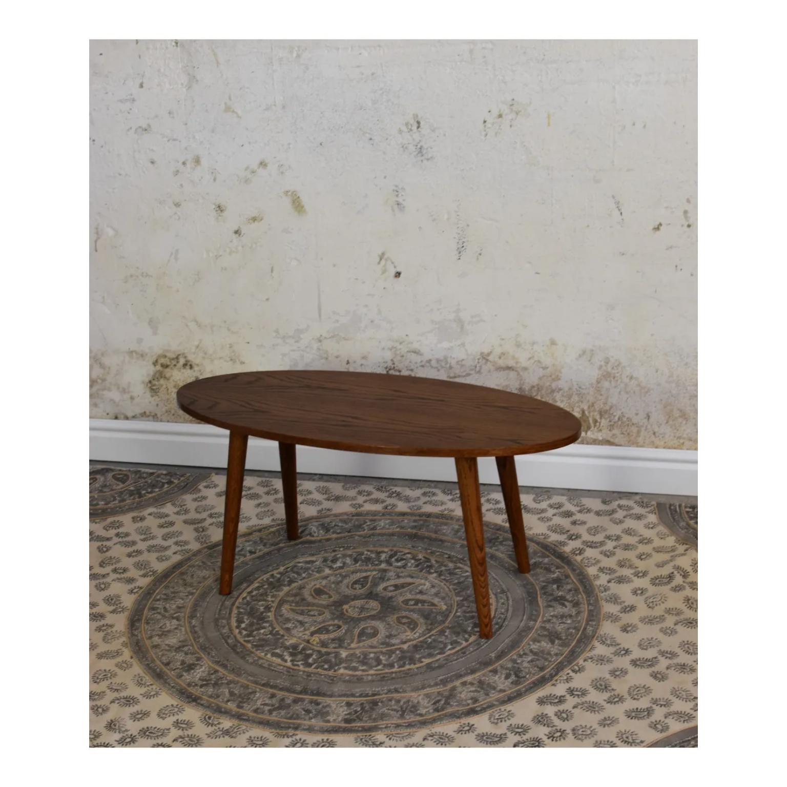 Table basse Elip par Pastform
Dimensions : D 50 x L 100 x H 42 cm.
MATERIAL : Bois teinté et verni.

Disponible en différentes couleurs de bois : Whisky, Rhum, BPA, Nobel, Brandy, Schwarz et Natura. Veuillez nous contacter.

Enraciné dans une bonne