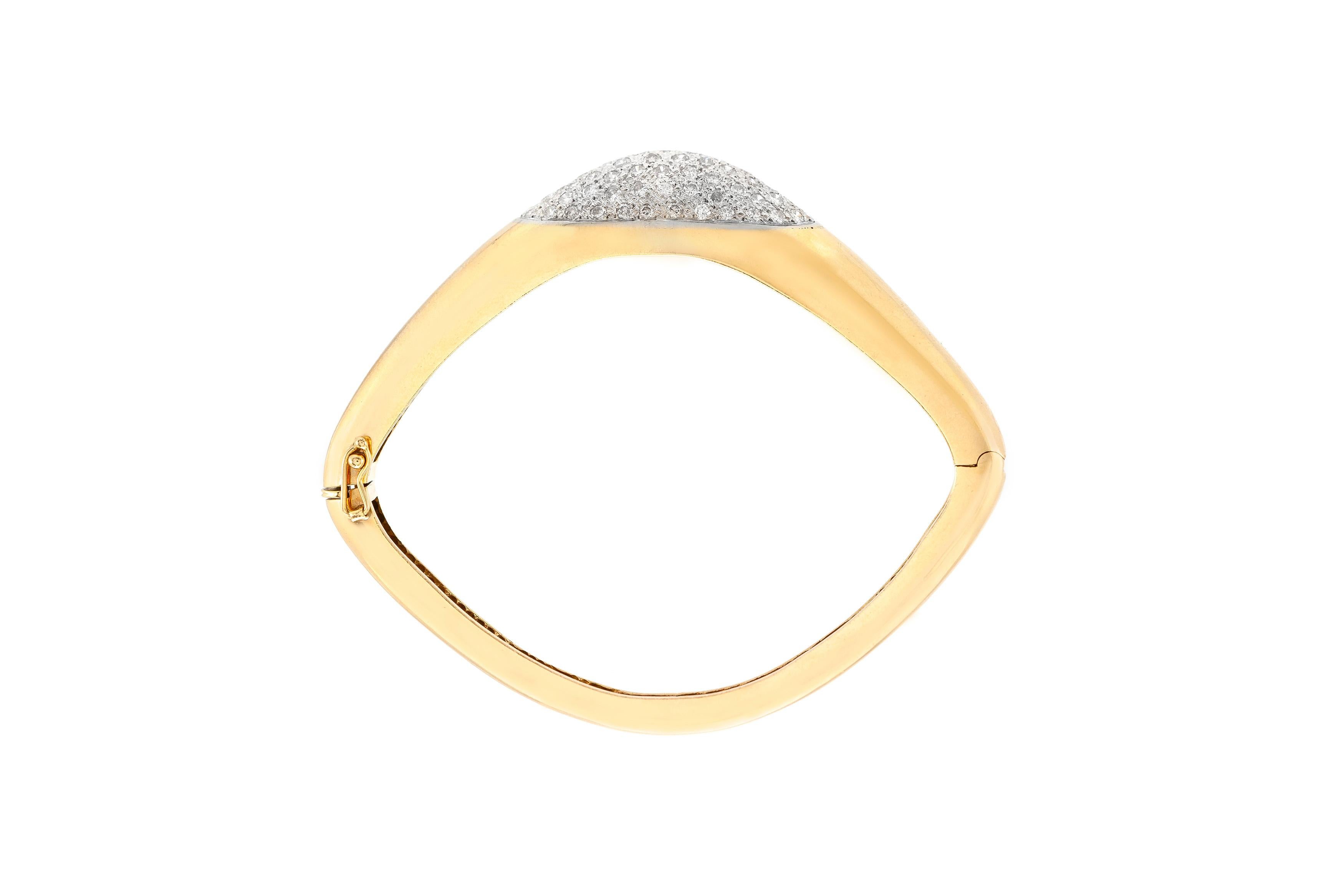 Das Armband ist fein in 14k Gelbgold mit Diamanten mit einem Gesamtgewicht von etwa 3,95 Karat gefertigt.
