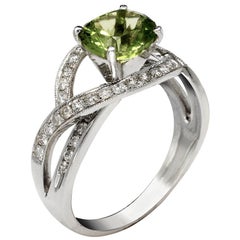 Elipso 2 Carat Peridot Engagement Ring with Diamonds 0.59 Carat