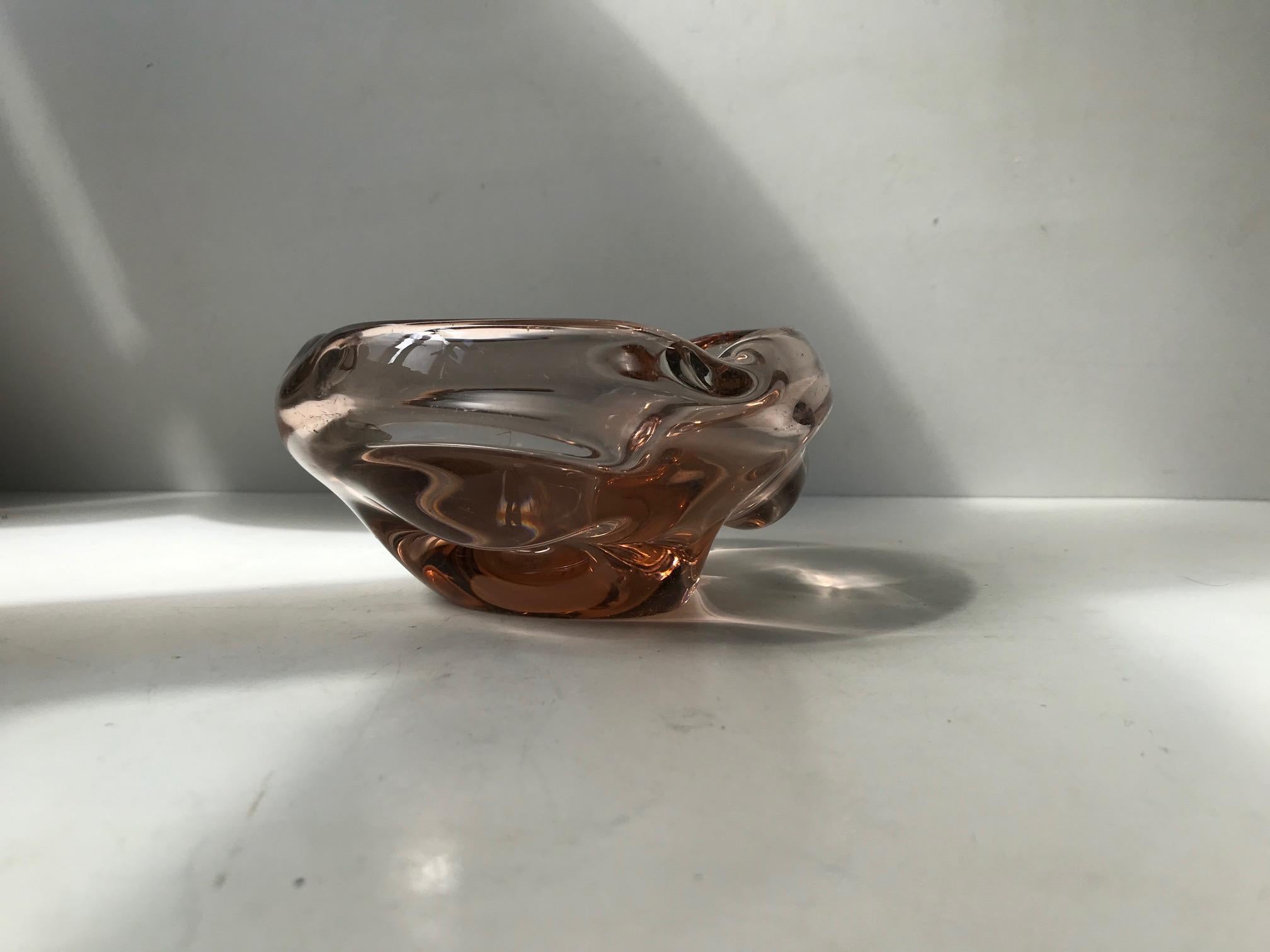 Swedish Elis Bergh Submerged Dish in Salmon Glass for Kosta, 1930s For Sale