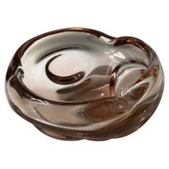 Elis Bergh Submerged Dish in Salmon Glass for Kosta, 1930s