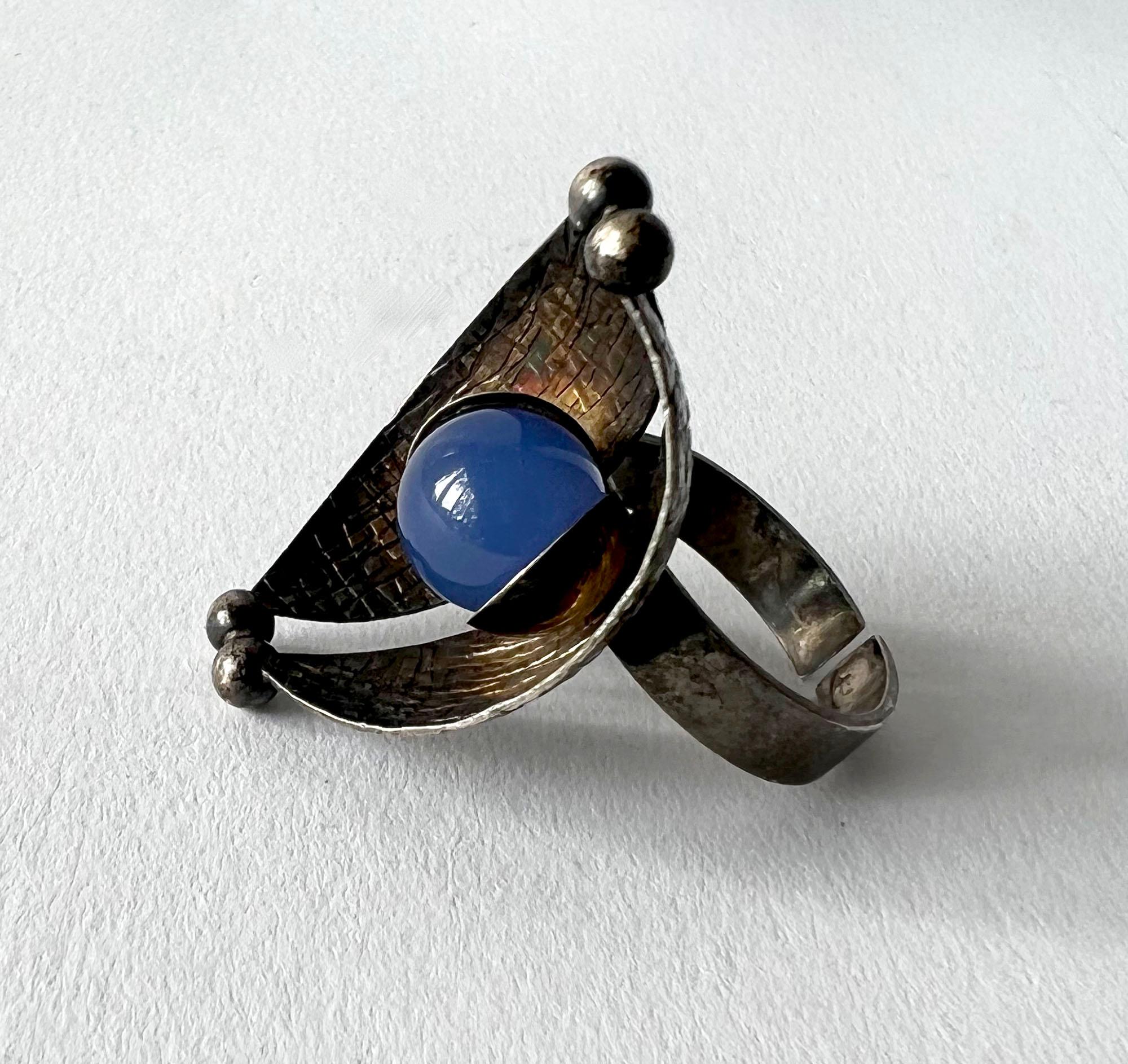 Elis Kauppi Finnischer modernistischer Pod-Ring aus Sterlingsilber und Chalcedon (Modernistisch)