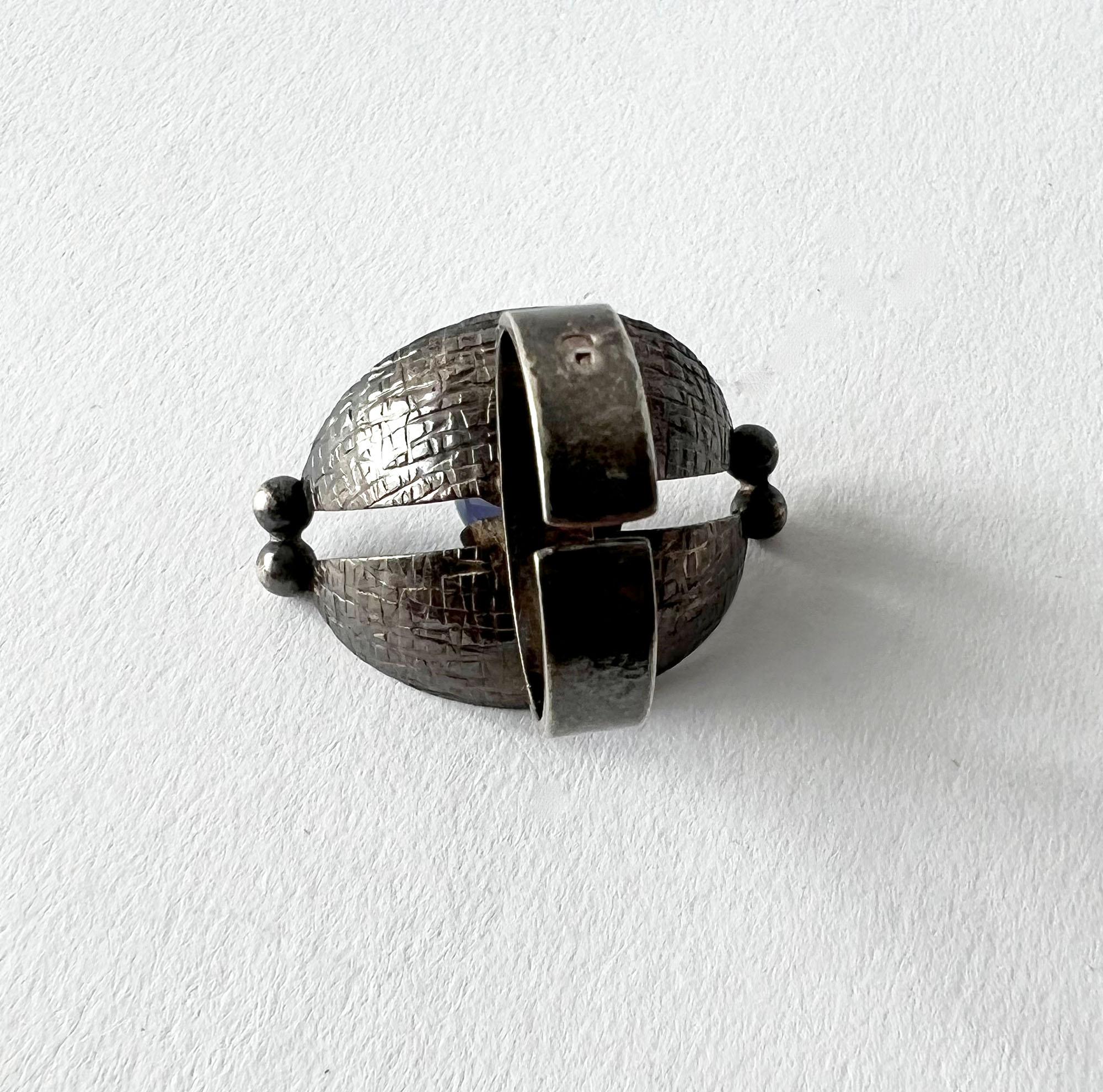 Elis Kauppi Finnischer modernistischer Pod-Ring aus Sterlingsilber und Chalcedon (Kugelschliff)