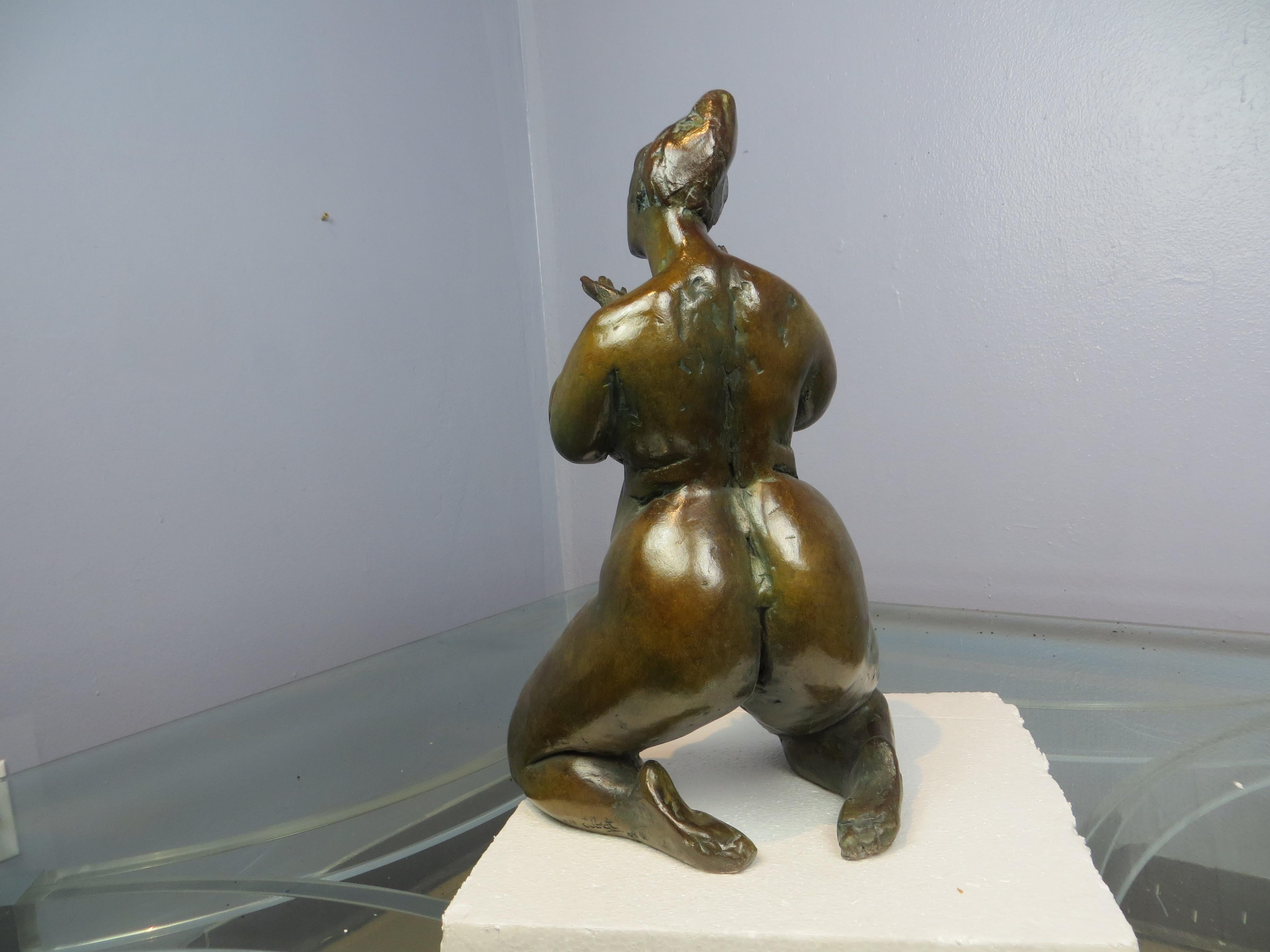 Belle Attente - Figurative Sculpture Oro di Elisabeth Cibot