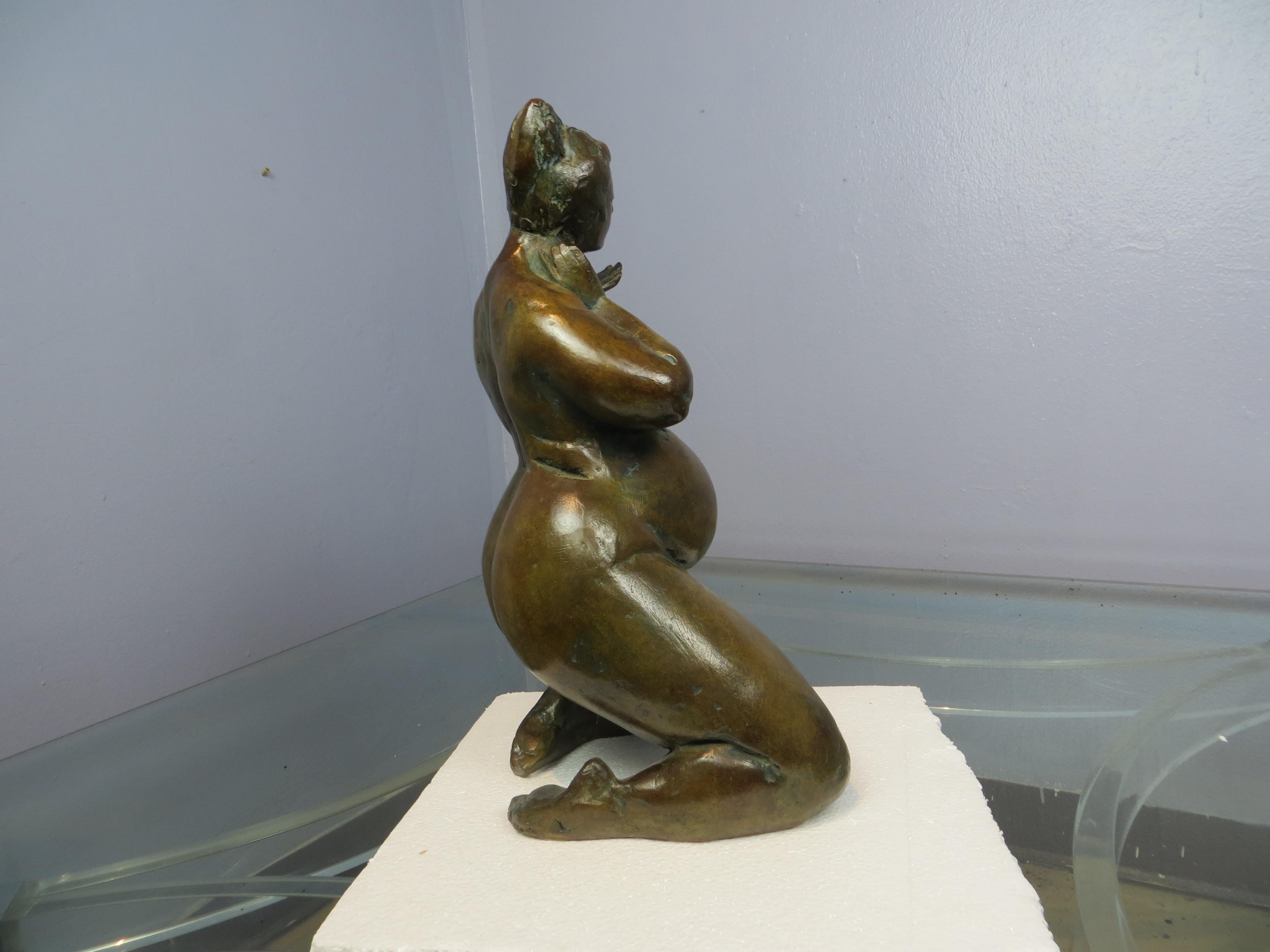 Scultura
Bronzo originale
BELLE ATTENTE 
Cera persa in bronzo firmata sulla coscia:  N °: 2/8
 timbro della fonderia CHAPON 

Nata nel 1960 in una famiglia di artisti che collezionavano bronzi del Rinascimento italiano, la scultura ha sempre fatto