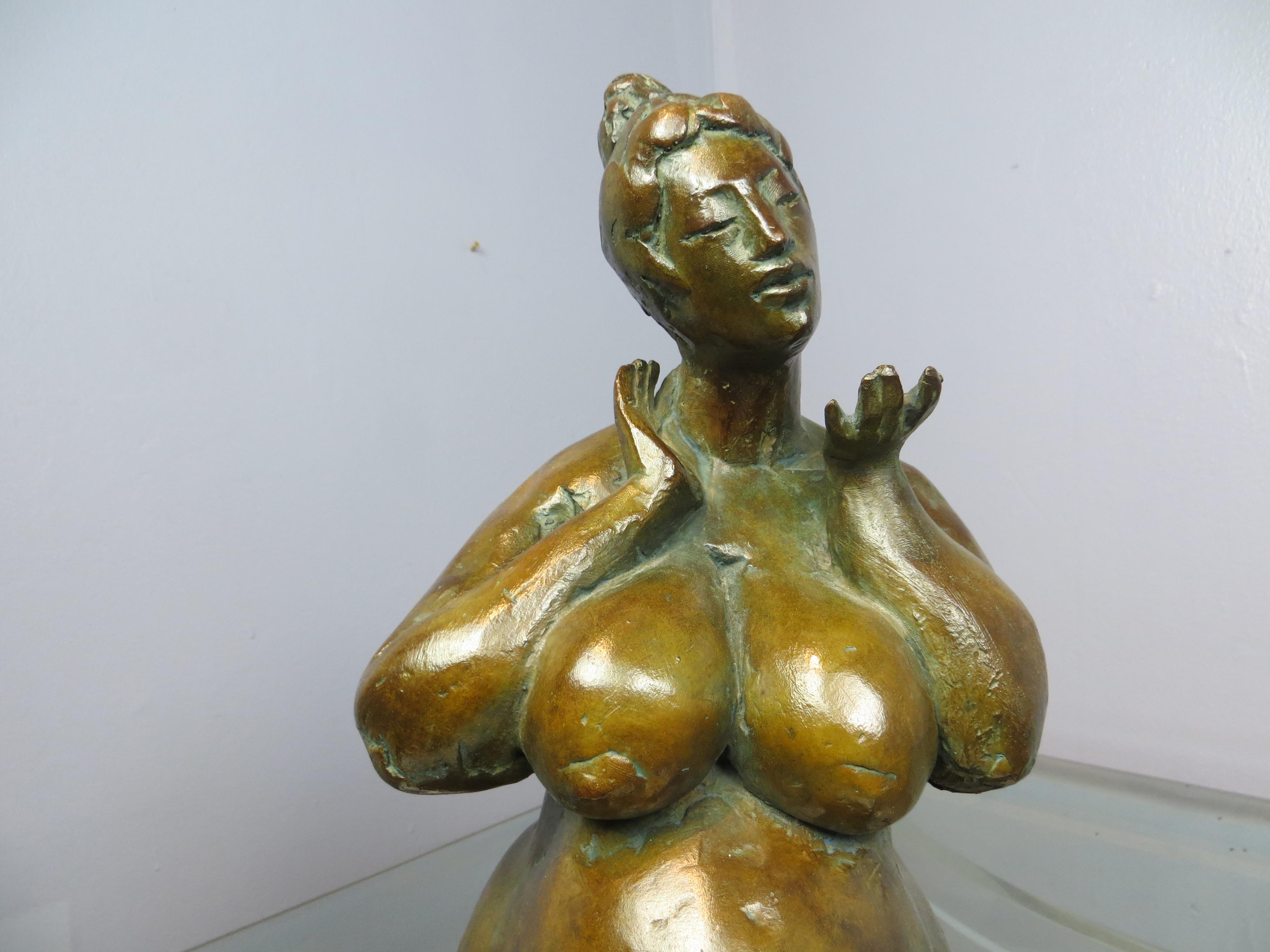 Belle Attente  - Gold Figurative Sculpture by Elisabeth Cibot