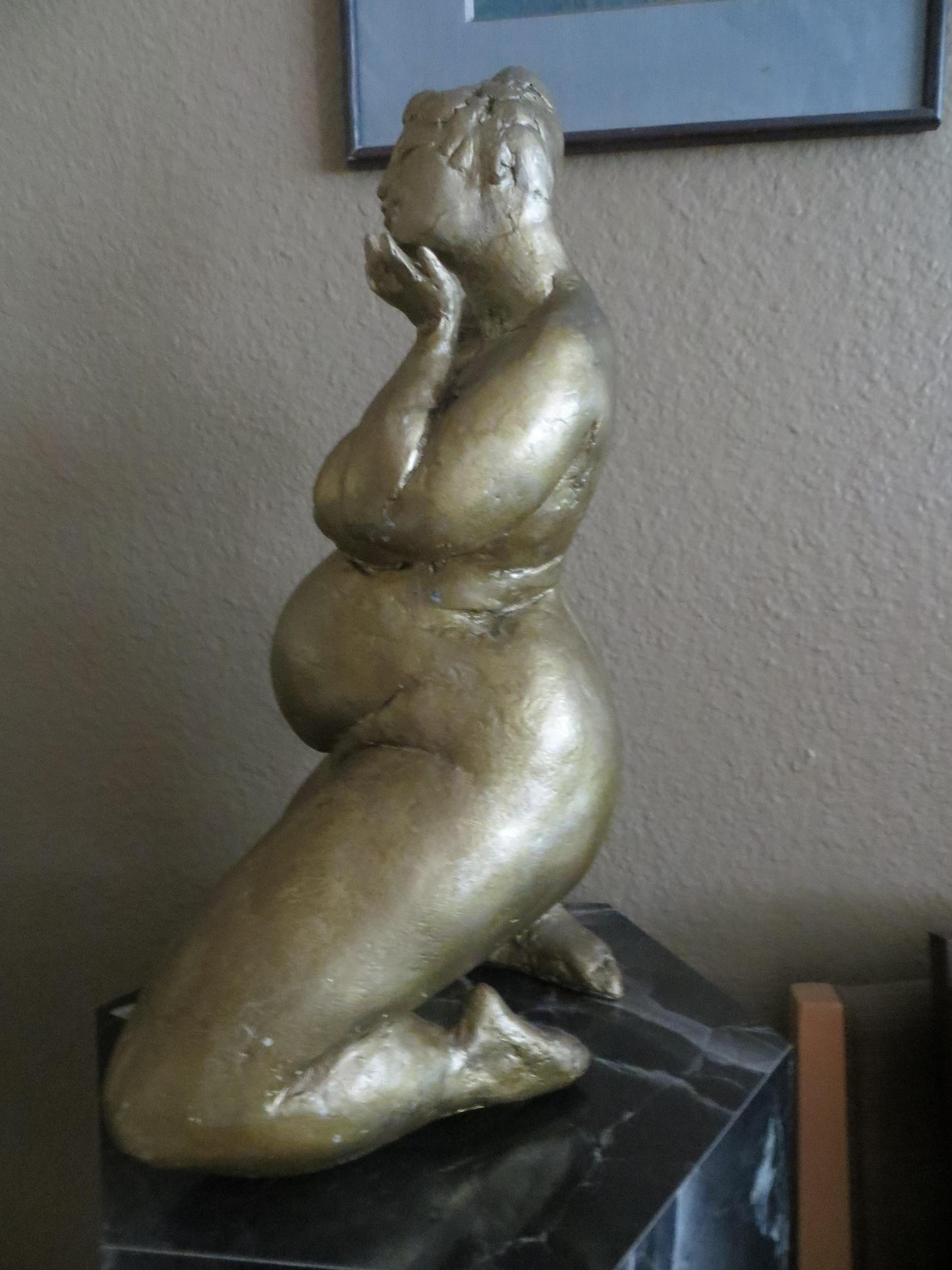 Belle Attente from  Cibot in resin - Gray Figurative Sculpture by Elisabeth Cibot