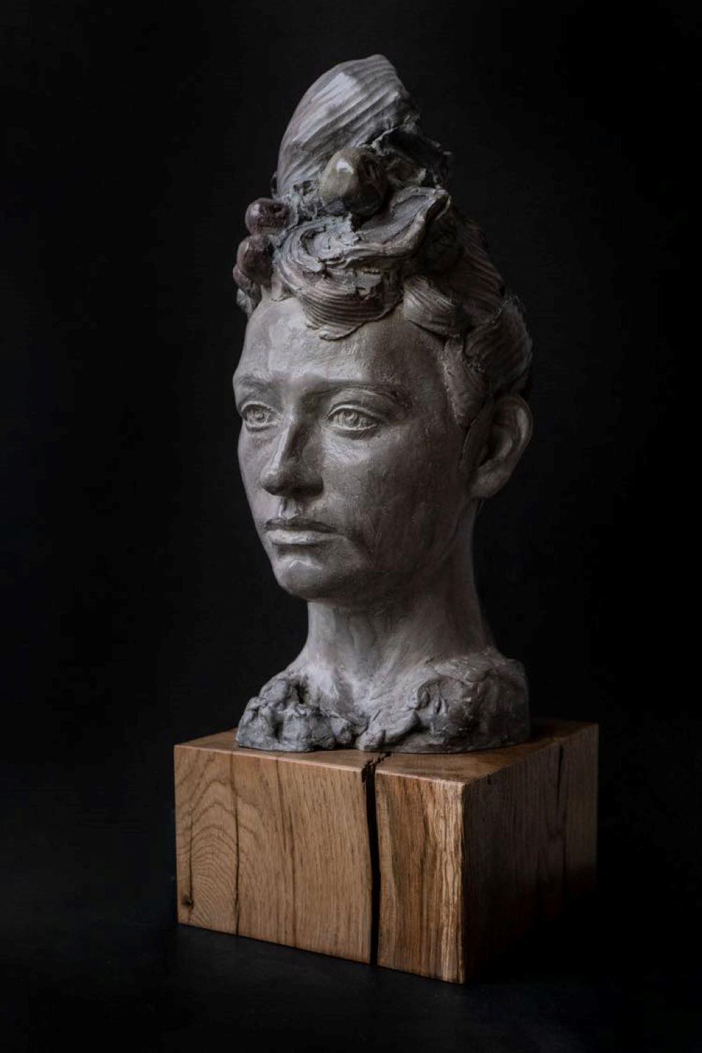 Portrait de Camille Claudel en bronze en vente 2