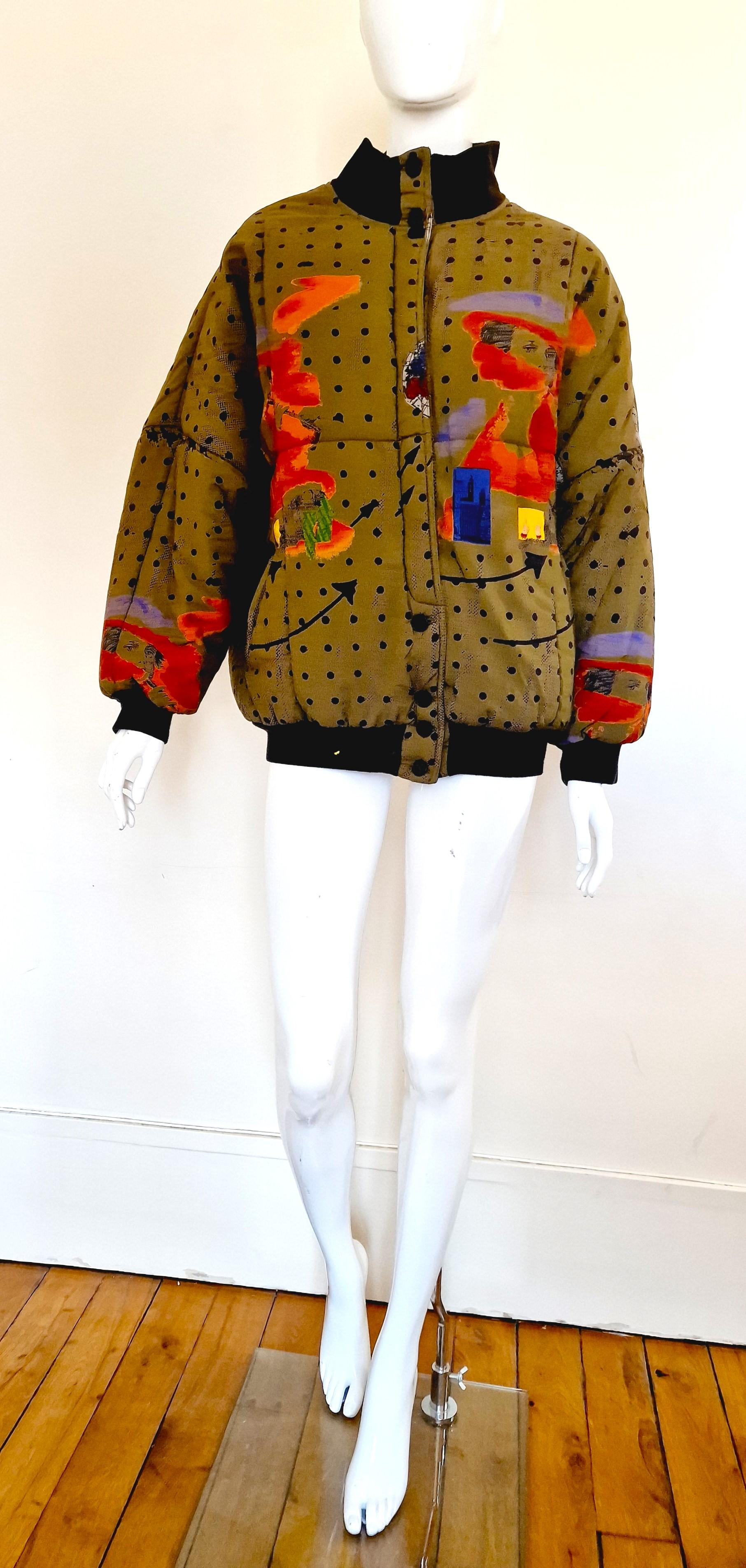 Bomber jacket by Elisabeth de SENNEVILLE!
From the 80s!

2 pockets on the front.
Bat sleeves.
Freat patter: Globe, Skyscapers, Woman with flute, Arrows.
Made in France!
VERY GOOD Condition!

SIZE
Marked size: large.
Woman: It fits large to XL.
Men: