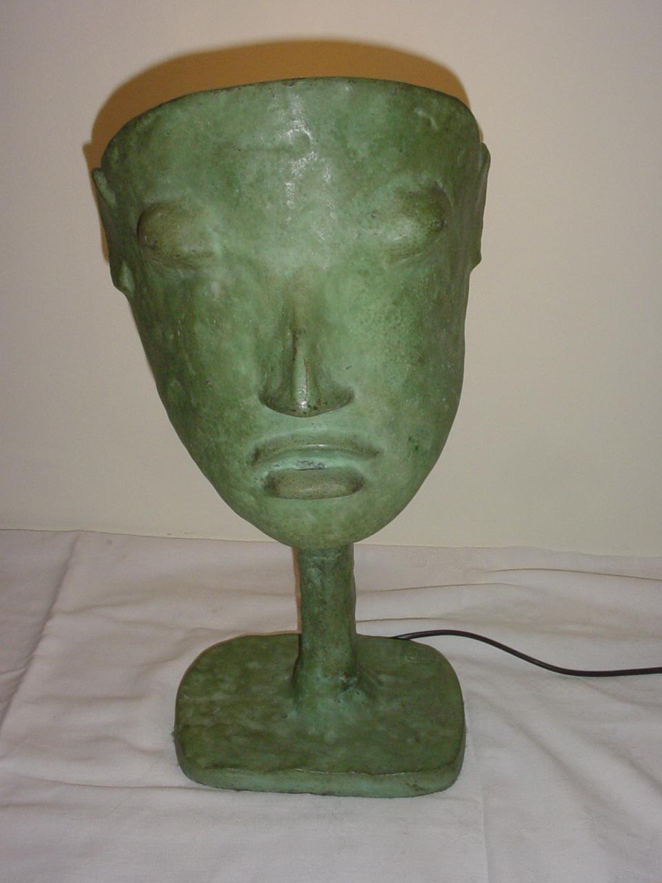 Elisabeth Garouste (née en 1949) et Mattia Bonetti (né en 1953)
Lampe sculpture Masque, modèle crée en 1984
Edition limitée En Attendant les Barbares épuisée
Bronze patiné vert antique. Estampé « Blanchet fondeur », du monogramme BG, et numéroté