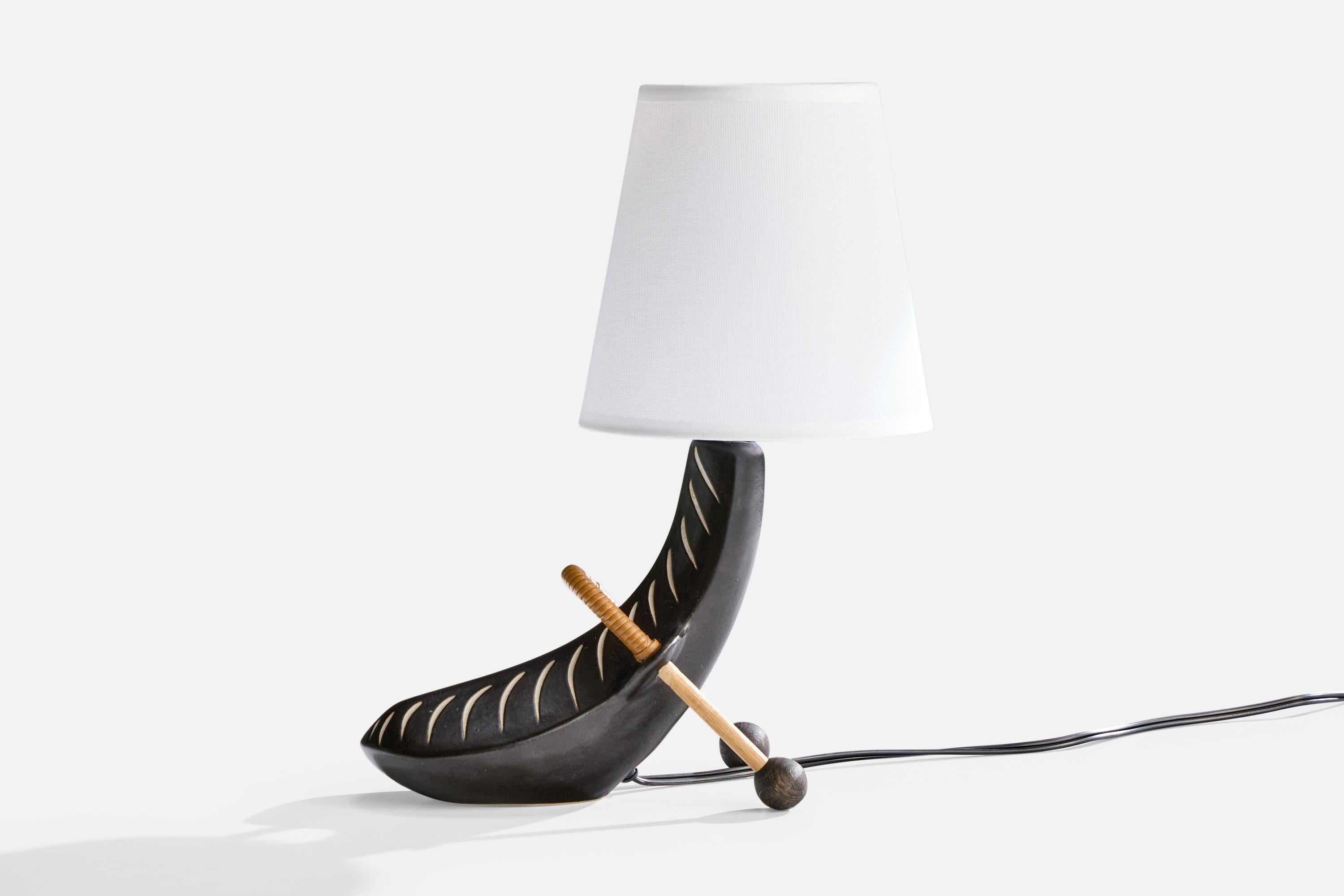 Elisabeth Loholt, Tischlampe, Keramik, Rattan, Stoff, Dänemark, 1960er Jahre (Moderne der Mitte des Jahrhunderts) im Angebot