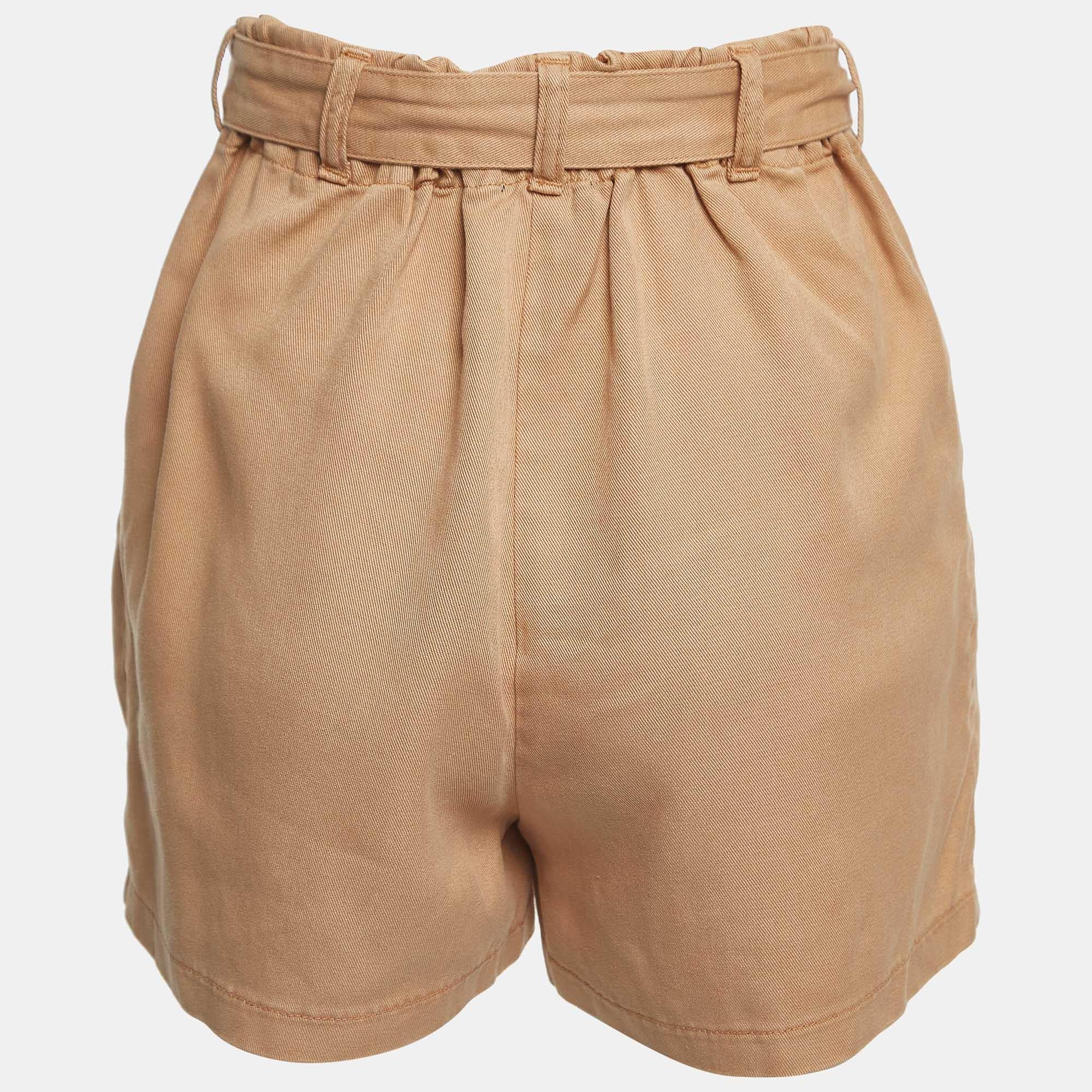 The Elisabetta Franchi shorts effortlessly blend comfort and style. Crafted in luxurious beige denim these shorts boast a relaxed loose fit for casual elegance. The chic belted waist adds a touch of sophistication making them a versatile and
