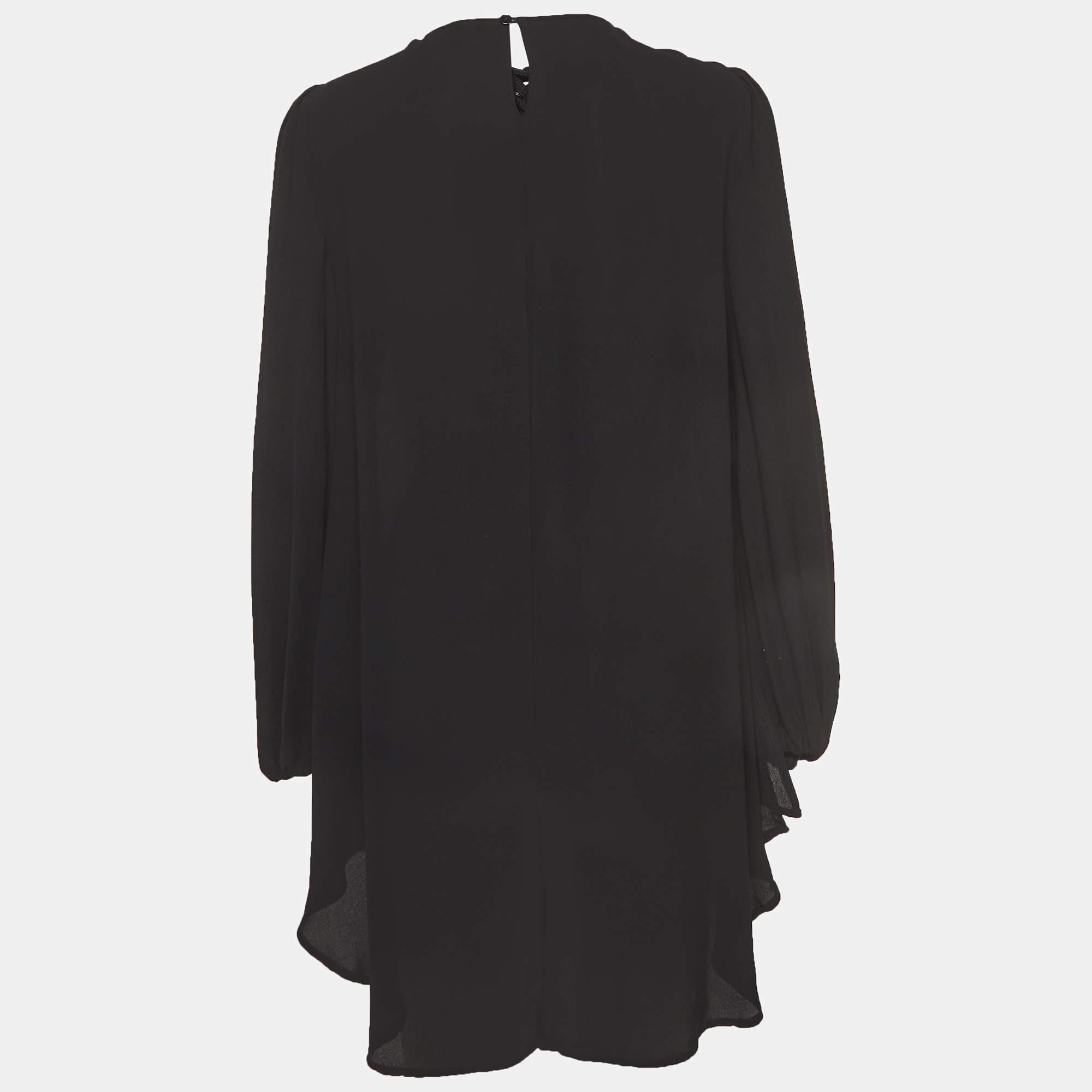 Complement your elegance with a lovely blouse like this one. With its pretty design and prime quality fabric, this blouse is the best pick to look sophisticated and poised.