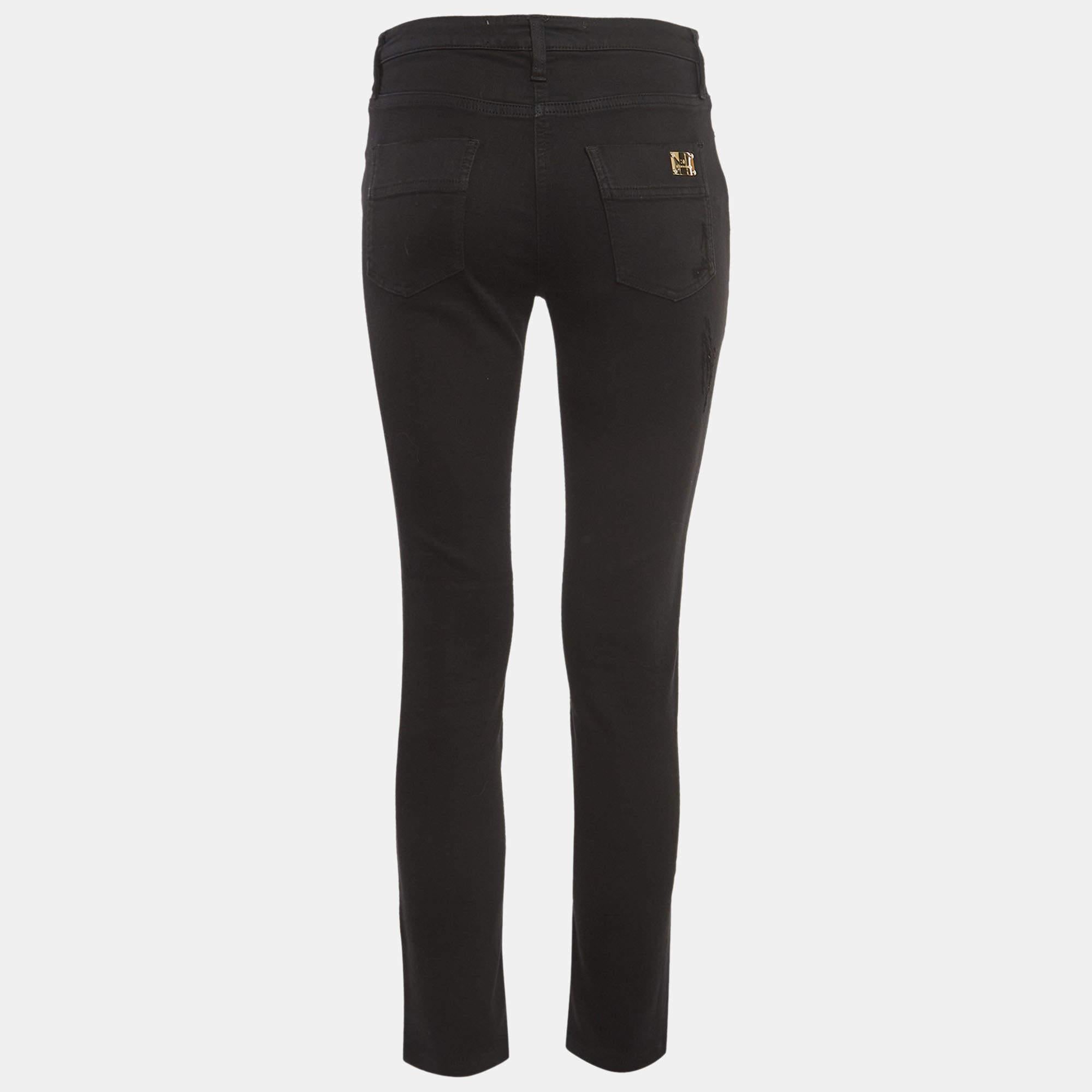 A good pair of jeans always makes the closet complete. This pair of jeans is tailored with such skill and style that it will be your favorite in no time. It will give you a comfortable, stylish fit. 