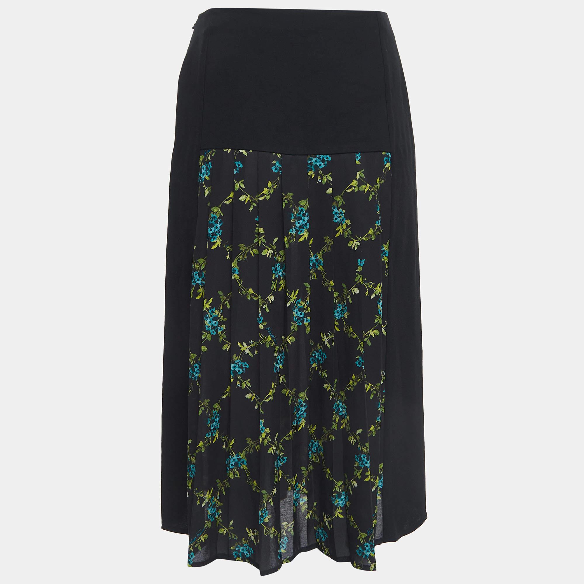 This elegant skirt is worth adding to your closet Crafted from fine materials it is exquisitely designed into a flattering shape.