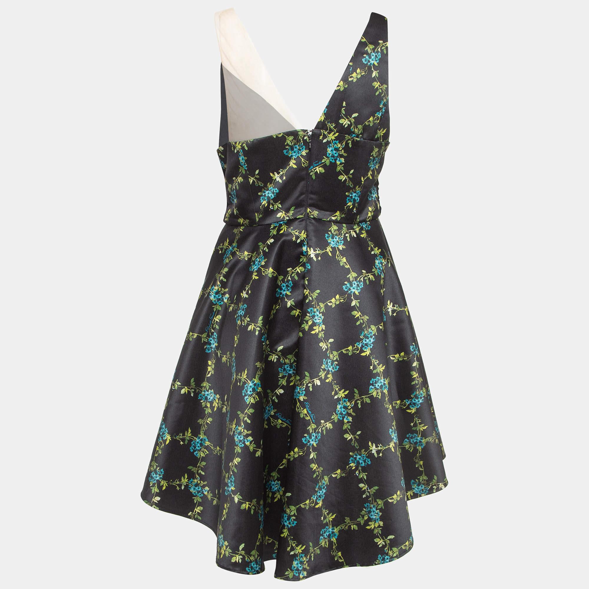 Step into timeless elegance with this Elisabetta Franchi dress. Meticulously crafted it embodies grace and sophistication making it the perfect choice for those seeking an exquisite wardrobe addition.