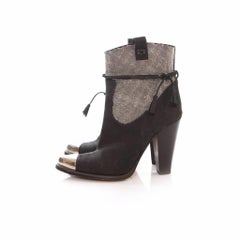 Elisabetta Franchi, black suede boots in size 36.
