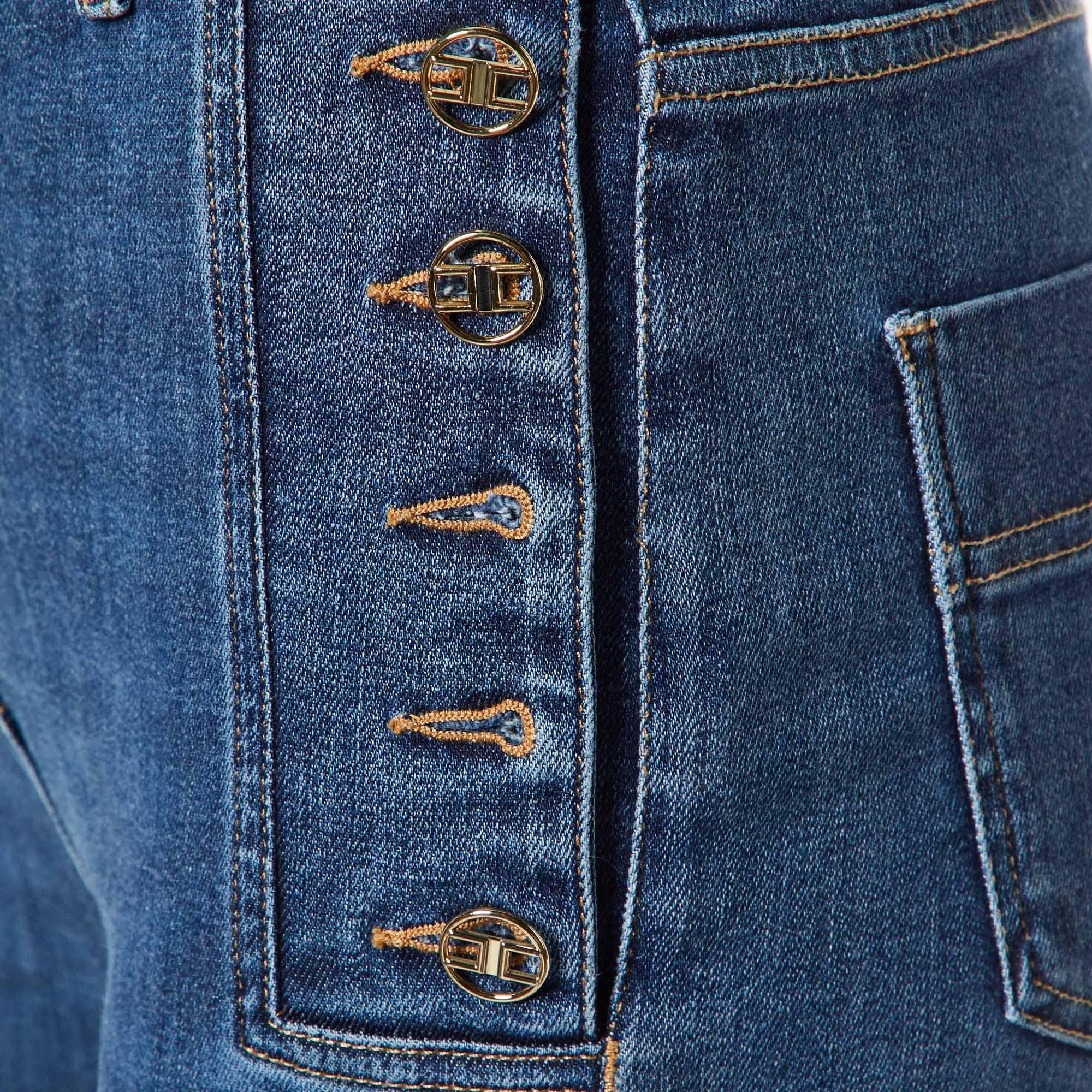 Elisabetta Franchi Vaqueros azules con detalle de botones M Cintura 28 en Bastante bueno estado para la venta en Dubai, Al Qouz 2