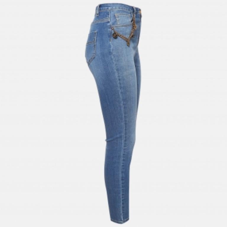 Elisabetta Franchi Vaqueros azules con adornos de cadenas M Cintura 29 en Excelente estado para la venta en Dubai, Al Qouz 2