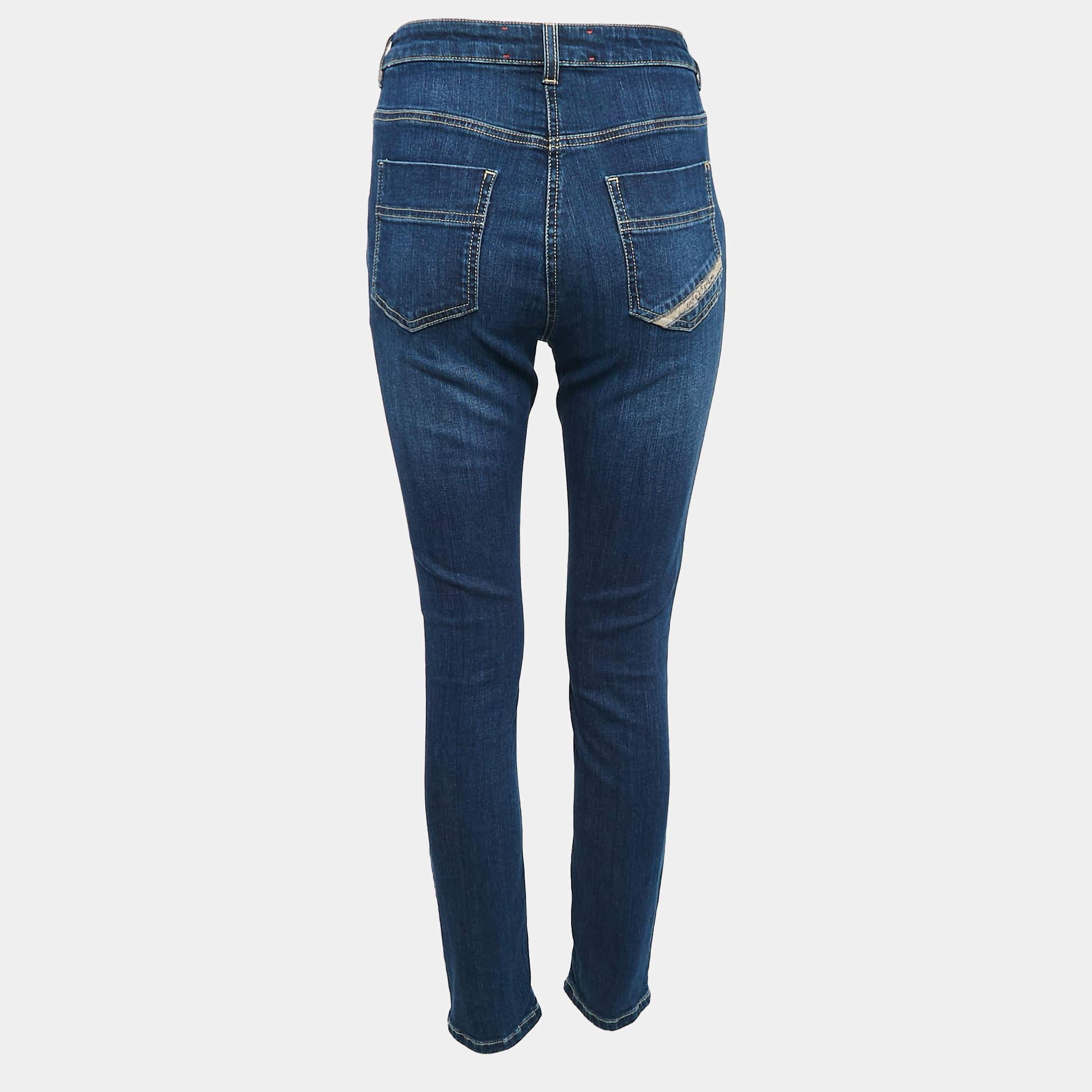 A good pair of jeans always makes the closet complete. This pair of jeans is tailored with such skill and style that it will be your favorite in no time. It will give you a comfortable stylish fit.