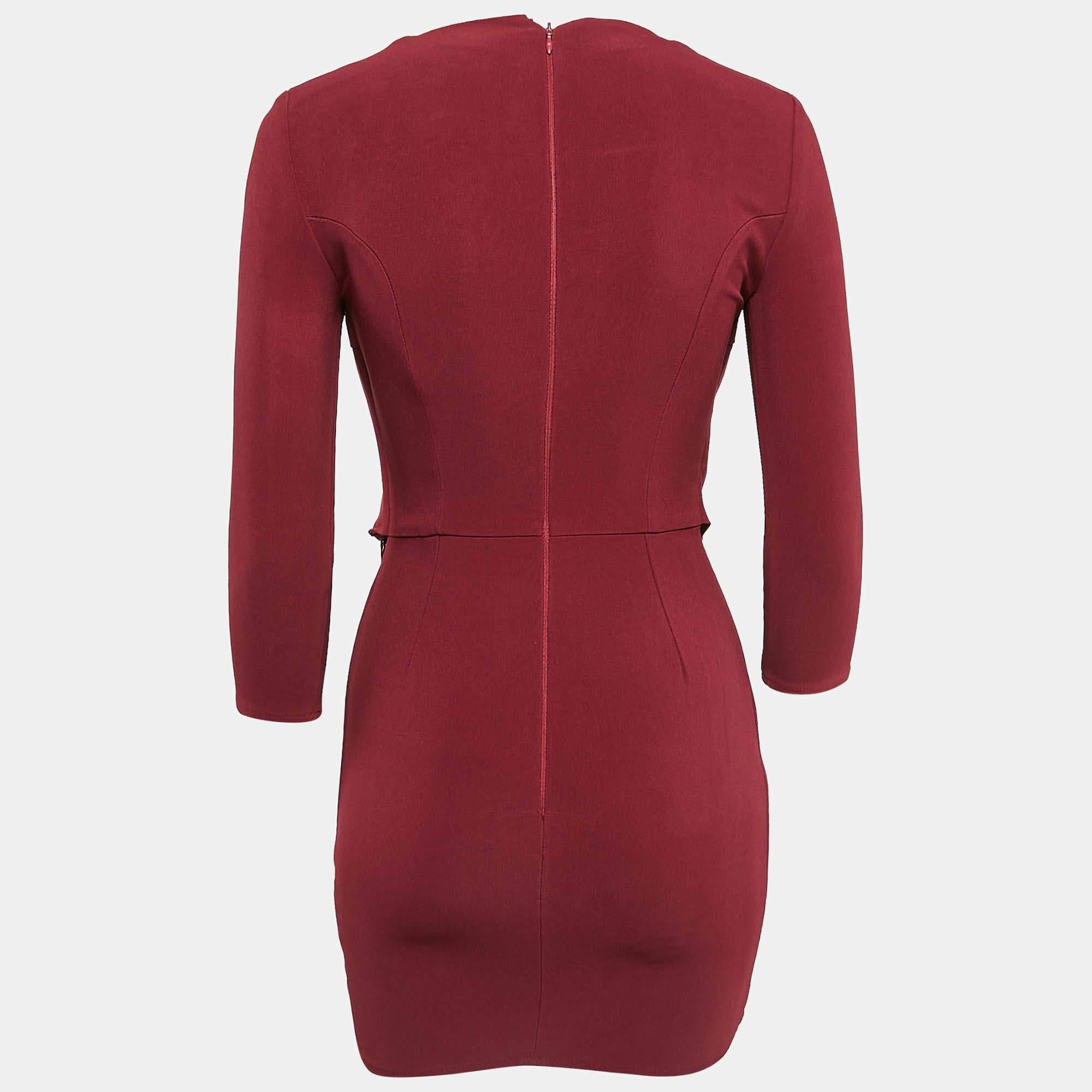 The fine artistry and the feminine silhouette of this designer dress exhibit the labels impeccable craftsmanship in tailoring. It is stitched using quality materials  has a good fit  and can be easily styled with chic accessories  open toe sandals 