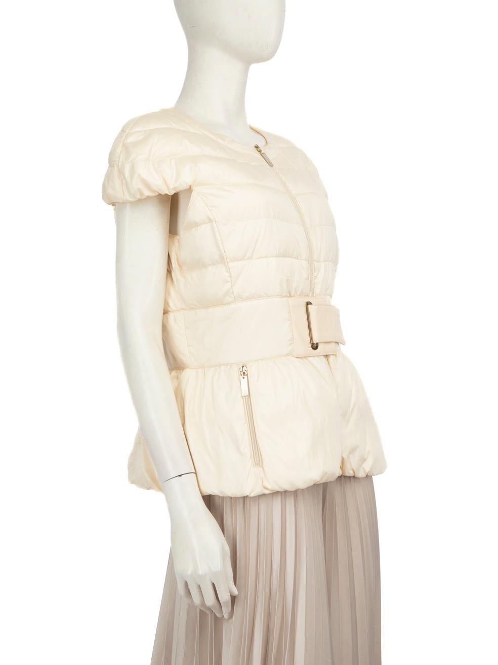 CONDITION is Very Good. Hardly any visible wear to the coat is evident on this used Elisabetta Franchi designer resale item.

Details


Cream

Synthetic

Gilet

Puffer

Short sleeve

Waist belt detail

Round neck

Zipper closure





Made in