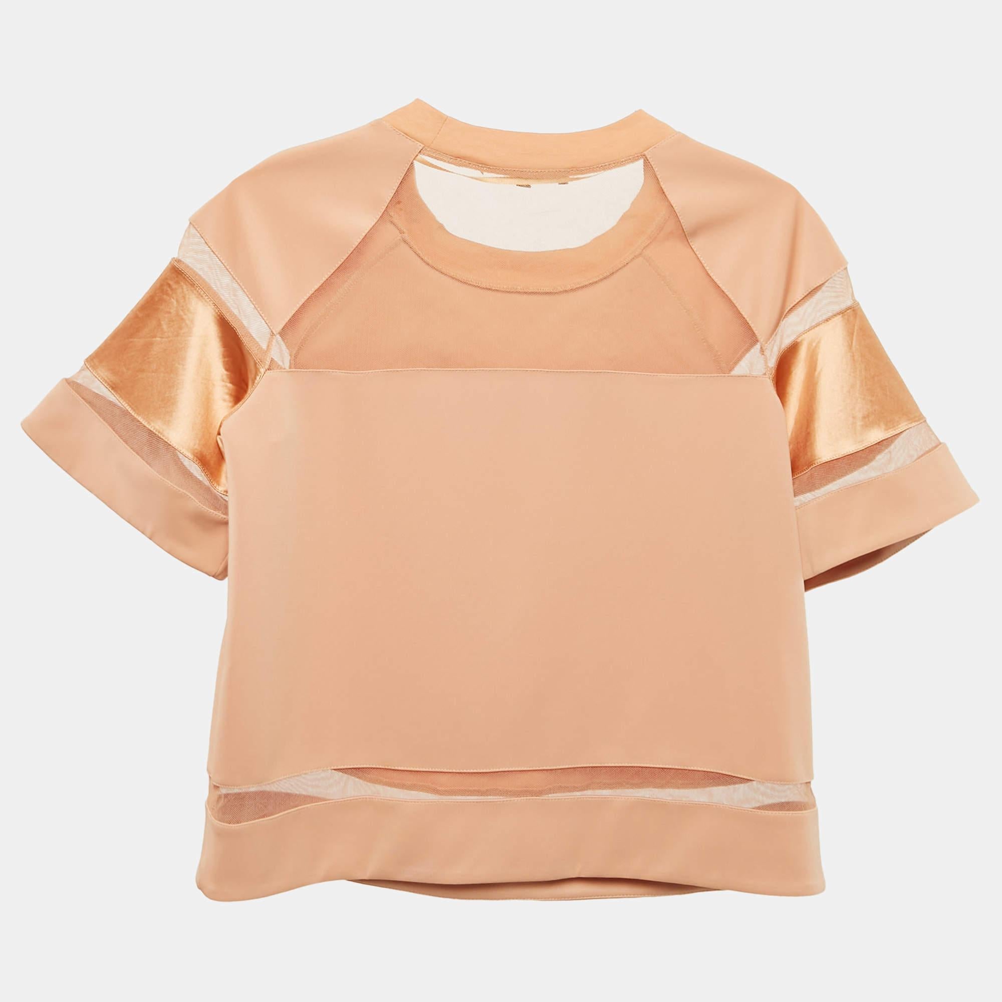 Dieses Designertop bietet Stil und Komfort. Maßgeschneidert aus den besten Stoffen  Die Schöpfung ist sehr detailliert ausgearbeitet. Kombinieren Sie es mit einer Jeans und flachen Schuhen.