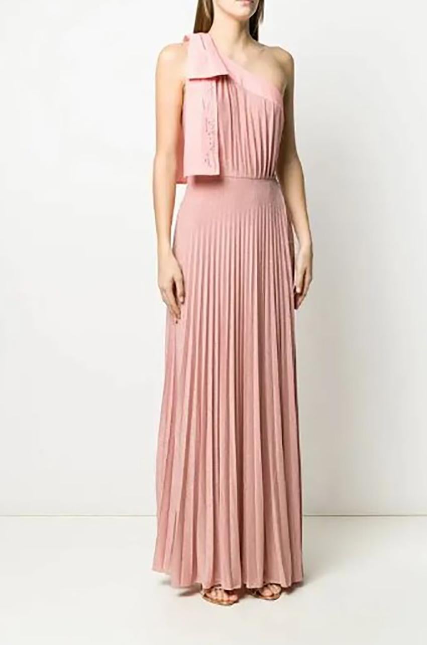 ELISABETTA FRANCHI 

Luxurious Elisabetta Franchi dress. Worn once for an event. In perfect condition, dry cleaned! Be the star of any event :)


Crafted from a shimmering soft jersey, this outstanding one shoulder gown is detailed with a romantic