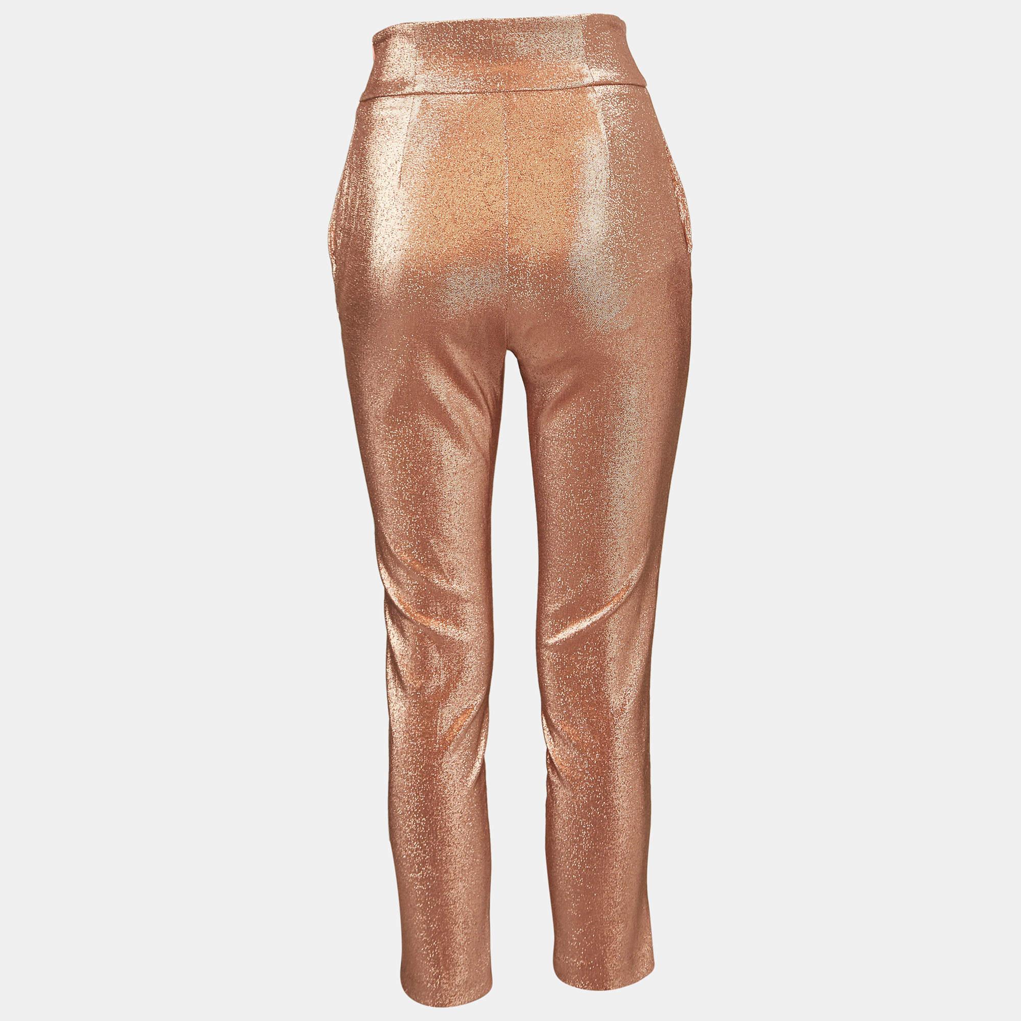 Crafted in shimmering metallic rose gold lurex fabric, the Elisabetta Franchi trousers exude understated glamour. The high-rise silhouette elongates the legs while the cropped length adds a modern twist. Perfect for special occasions or adding a