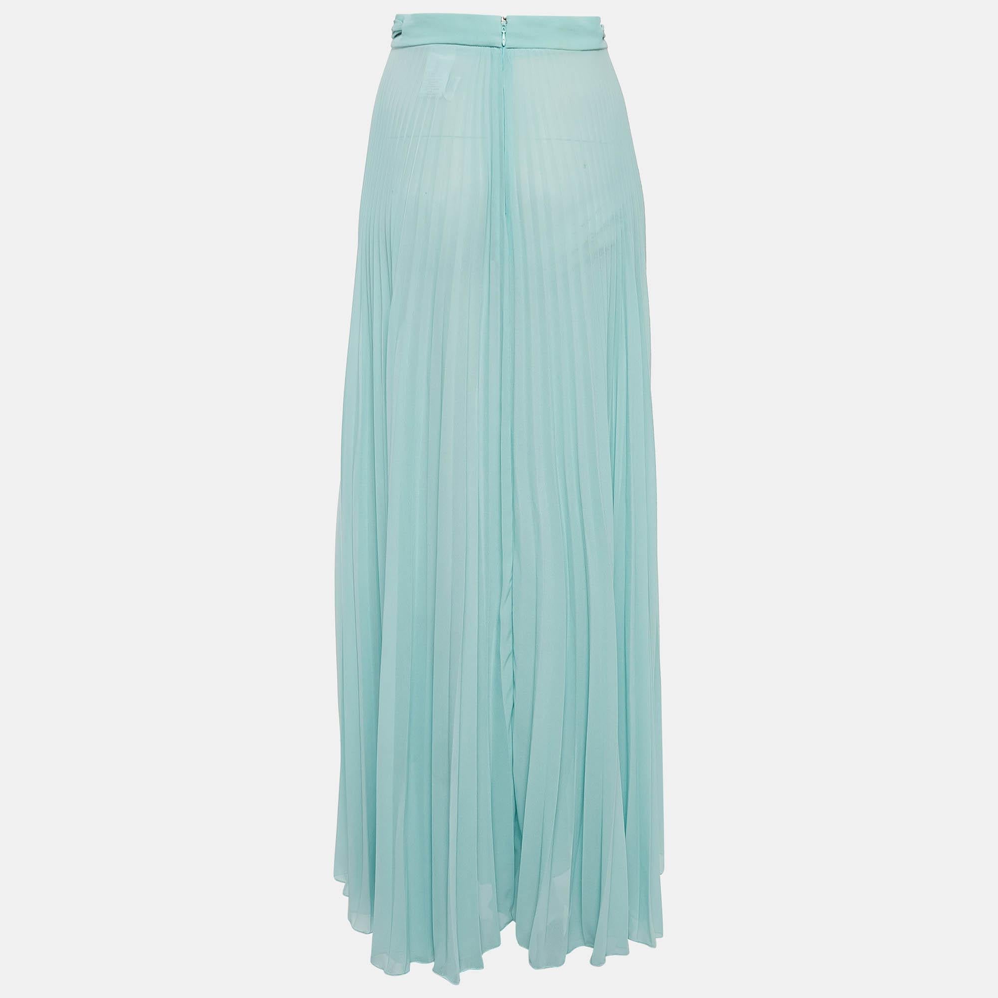 This lovely skirt is beautifully stitched from fine fabric. The comfy designer skirt has a flattering silhouette. Pair it with a simple top and strappy heels for a chic look.
