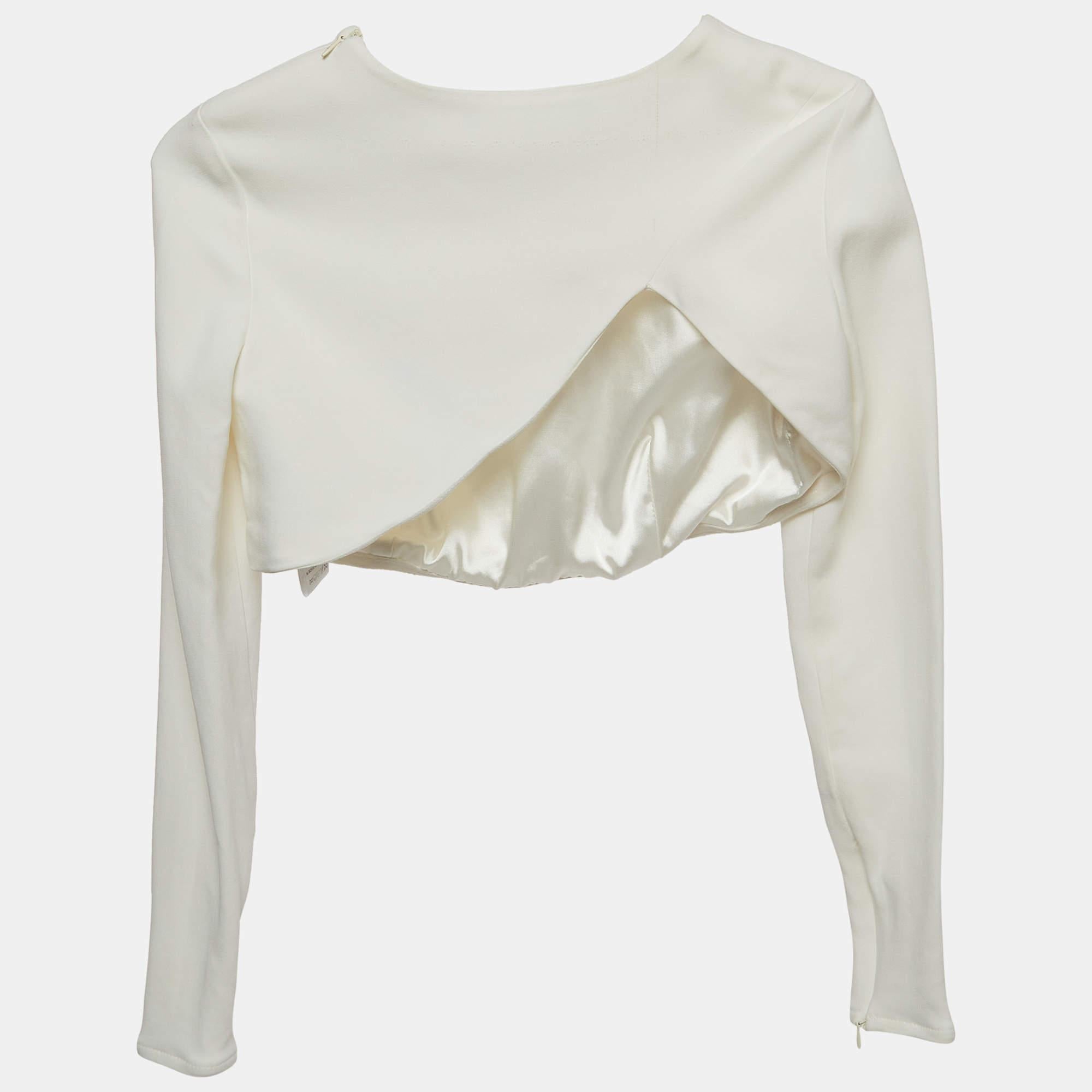 Go for stylish comfort with this top from Elisabetta Franchi. This elegant crop top can be easily teamed with skirts pants or shorts. It has a round neckline full sleeves and a sleek cut at the back.
