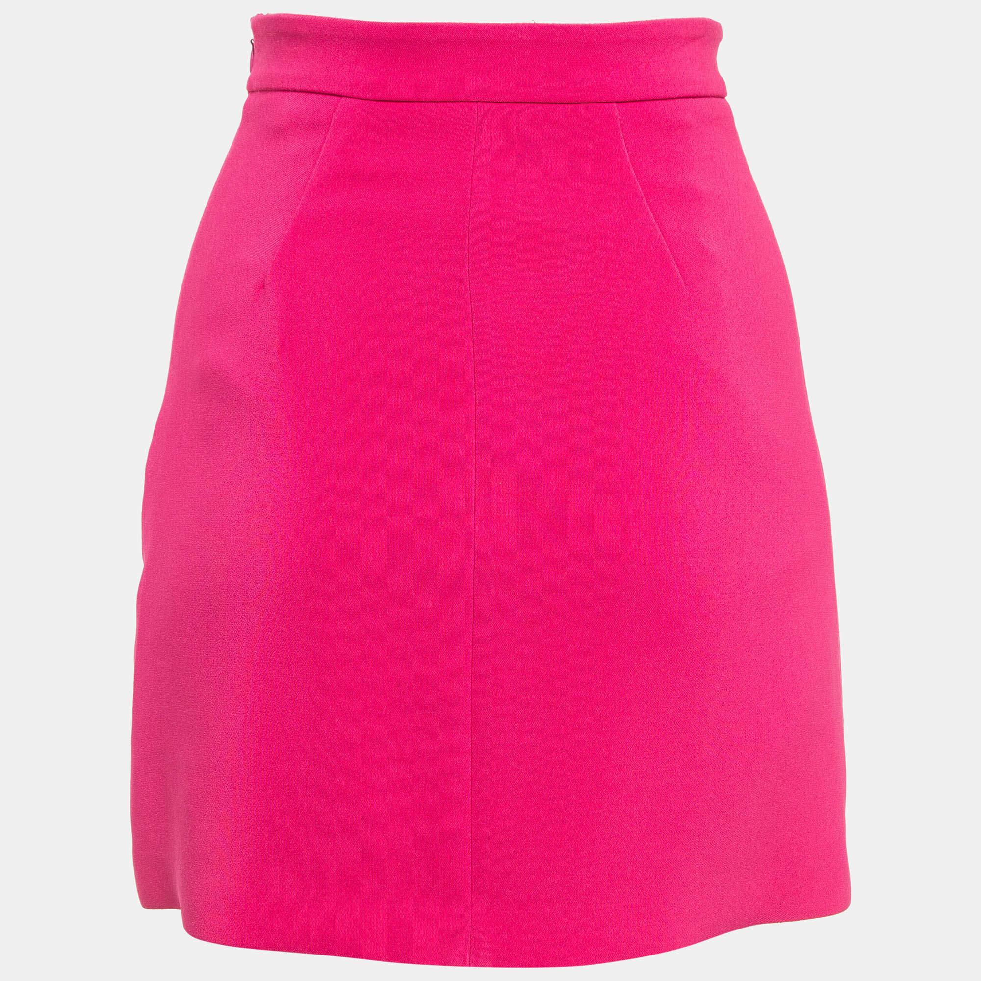 This lovely skirt is beautifully stitched from fine fabric. The comfy designer skirt has a flattering silhouette. Pair it with a simple top and strappy heels for a chic look.