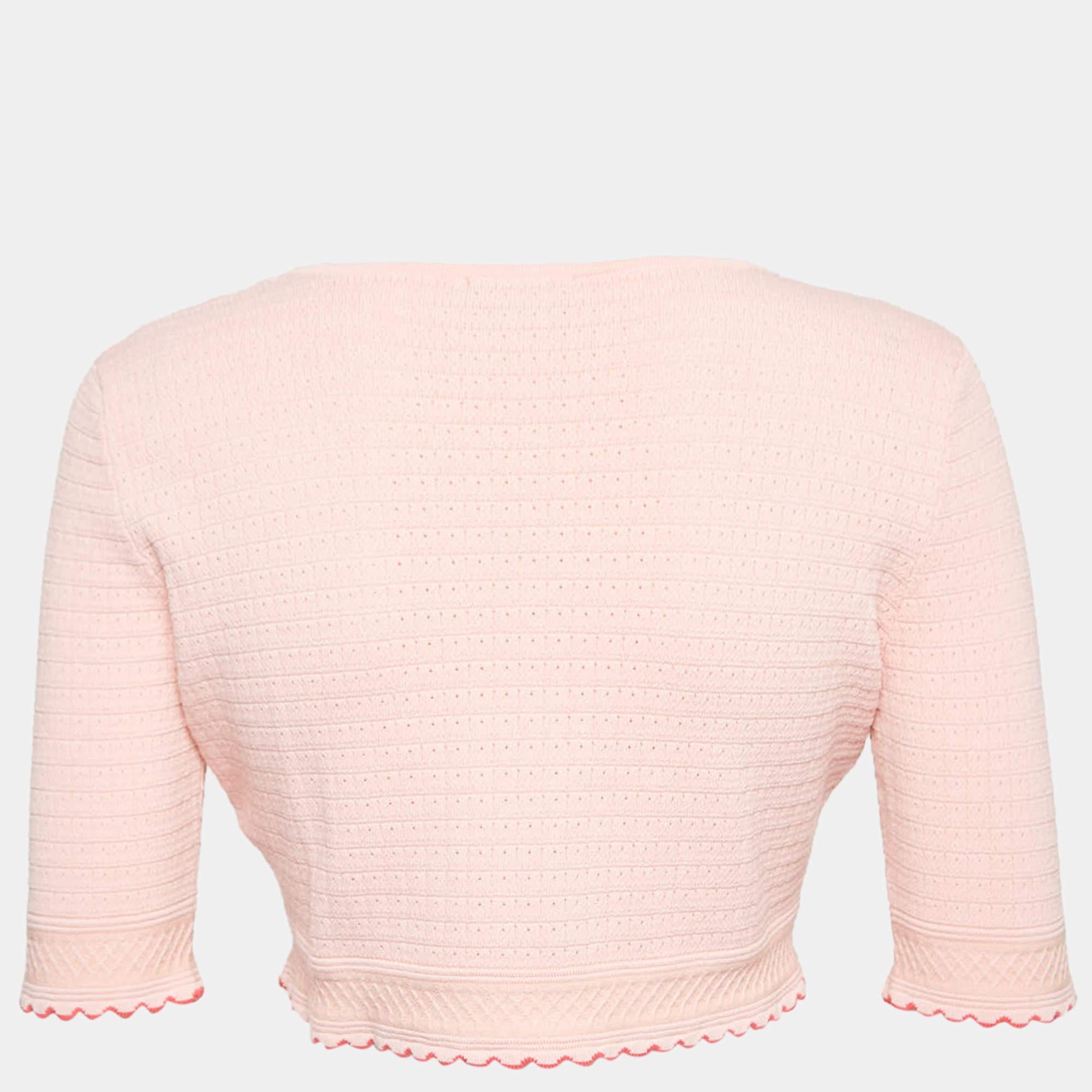 Une sortie hivernale sans pull est pratiquement impossible. Heureusement, un pull élégant comme celui-ci enrichira toujours votre tenue sans effort. Conçu avec des tissus de qualité, ce pull est à la fois confortable et élégant.
