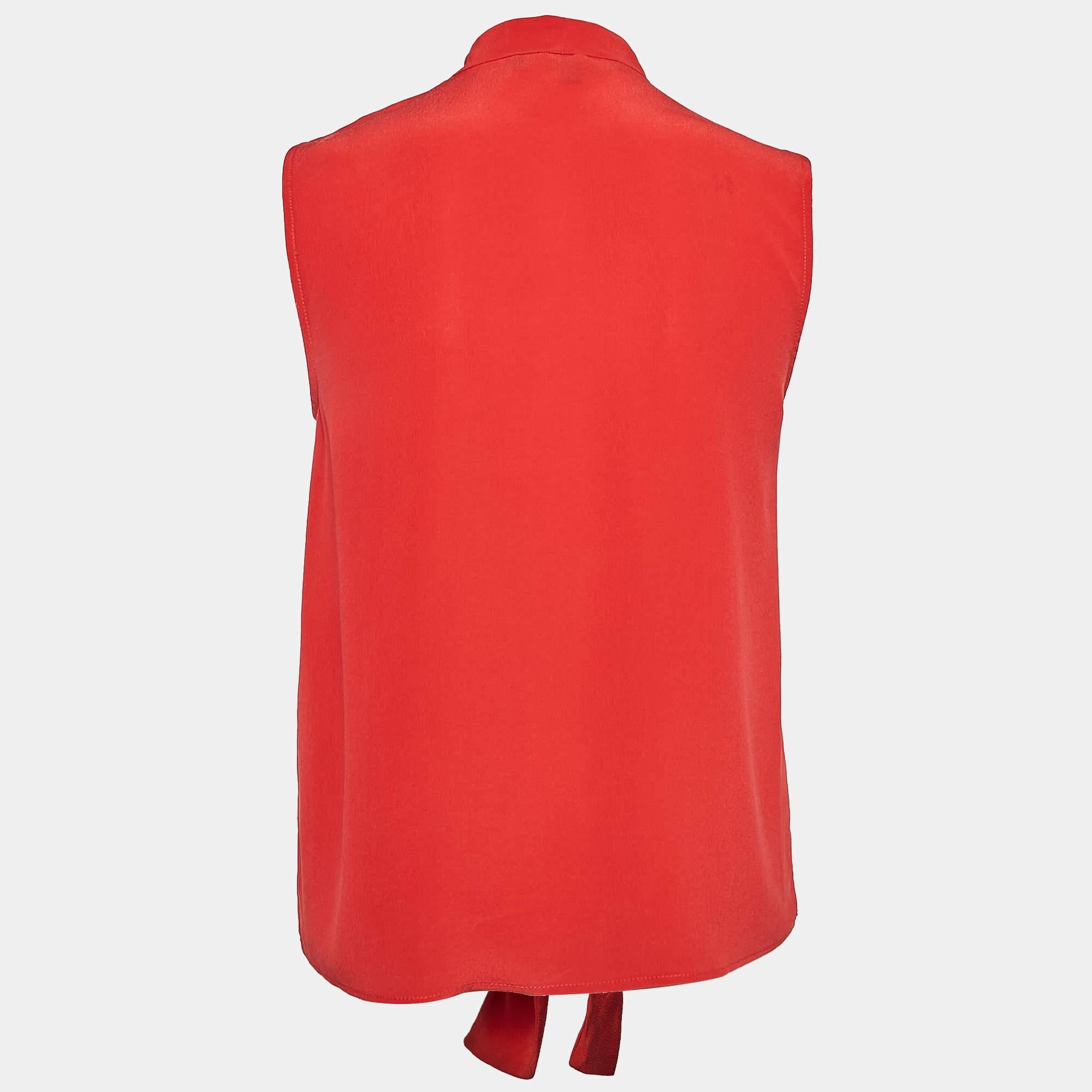 Find great style and comfort while wearing this designer top. Tailored using the best fabrics the creation has been given immense detail. Style it with a pair of jeans and flats.
